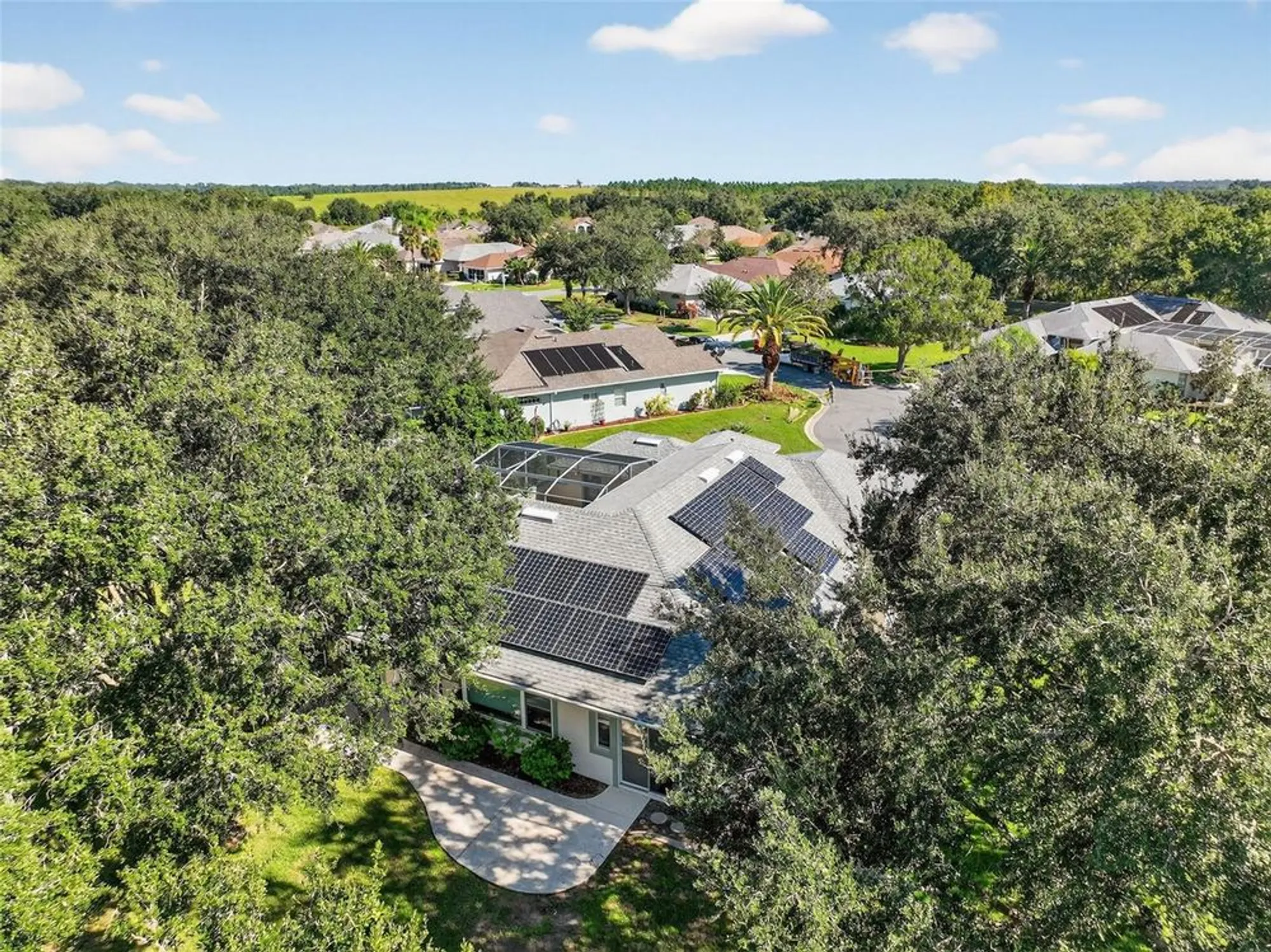 Property Slideshow image 41 of 66 | 21607 regency park ln, Leesburg, FL, 34748