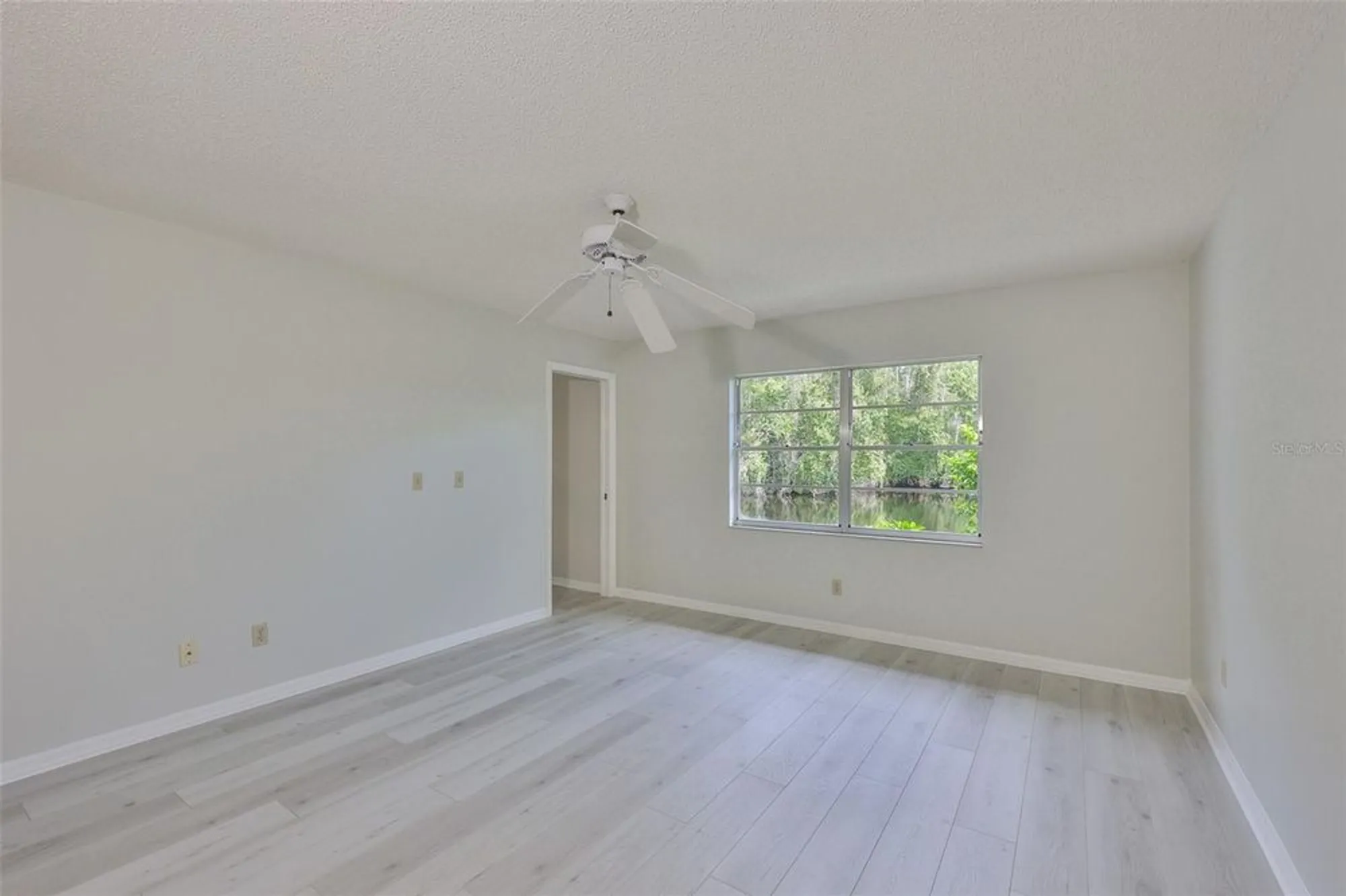 Property Slideshow image 20 of 45 | 2026 hawkhurst cir, Sun City Center, FL, 33573