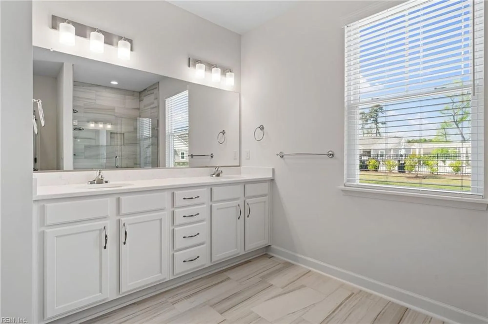 Property Slideshow image 13 of 47 | 2000 venture way b, Suffolk, VA, 23434