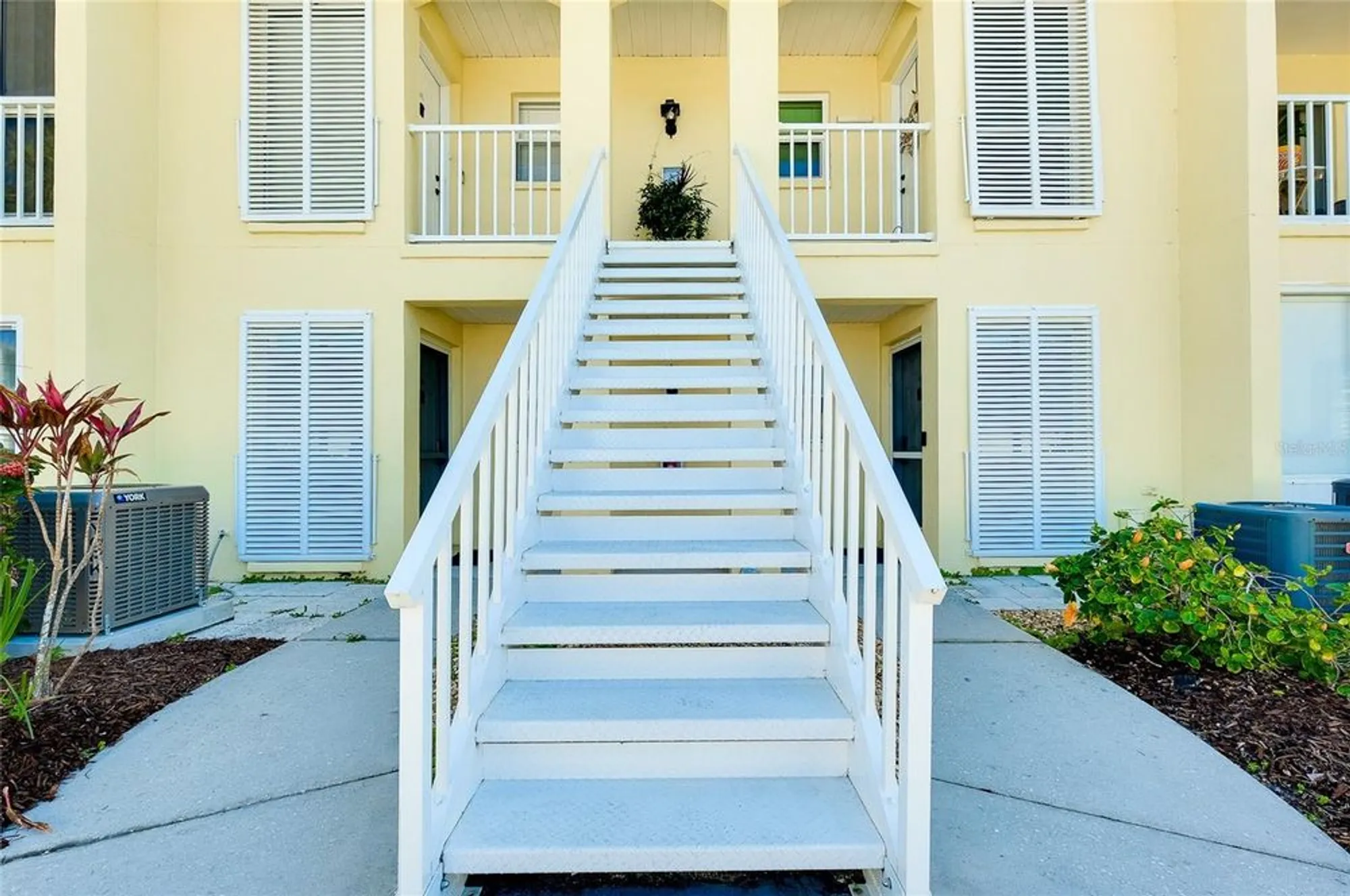 Property Slideshow image 5 of 36 | 410 cerromar cir 240, Venice, FL, 34293