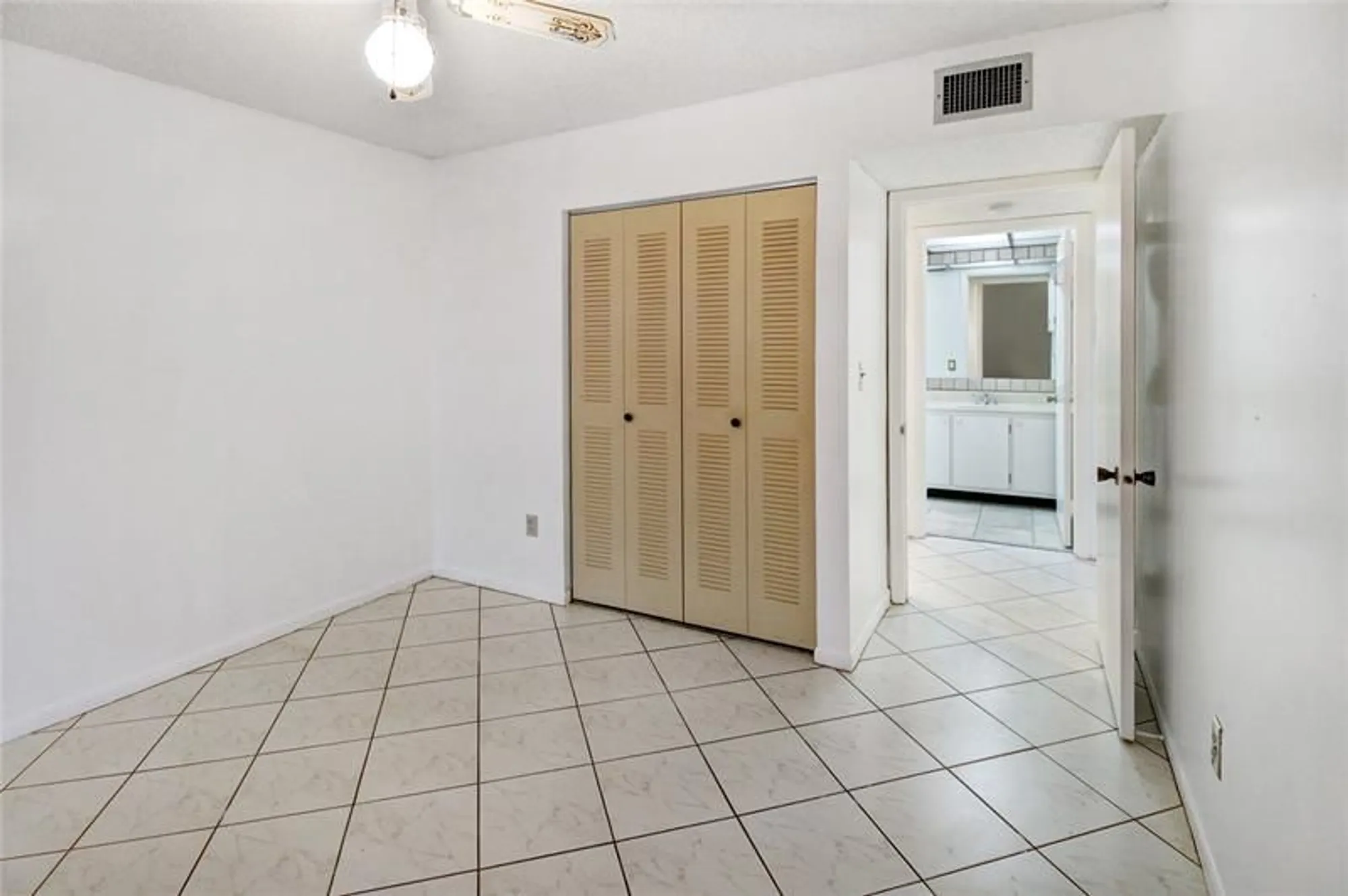 Property Slideshow image 16 of 19 | 9926 s belfort cir # 106, Tamarac, FL, 33321