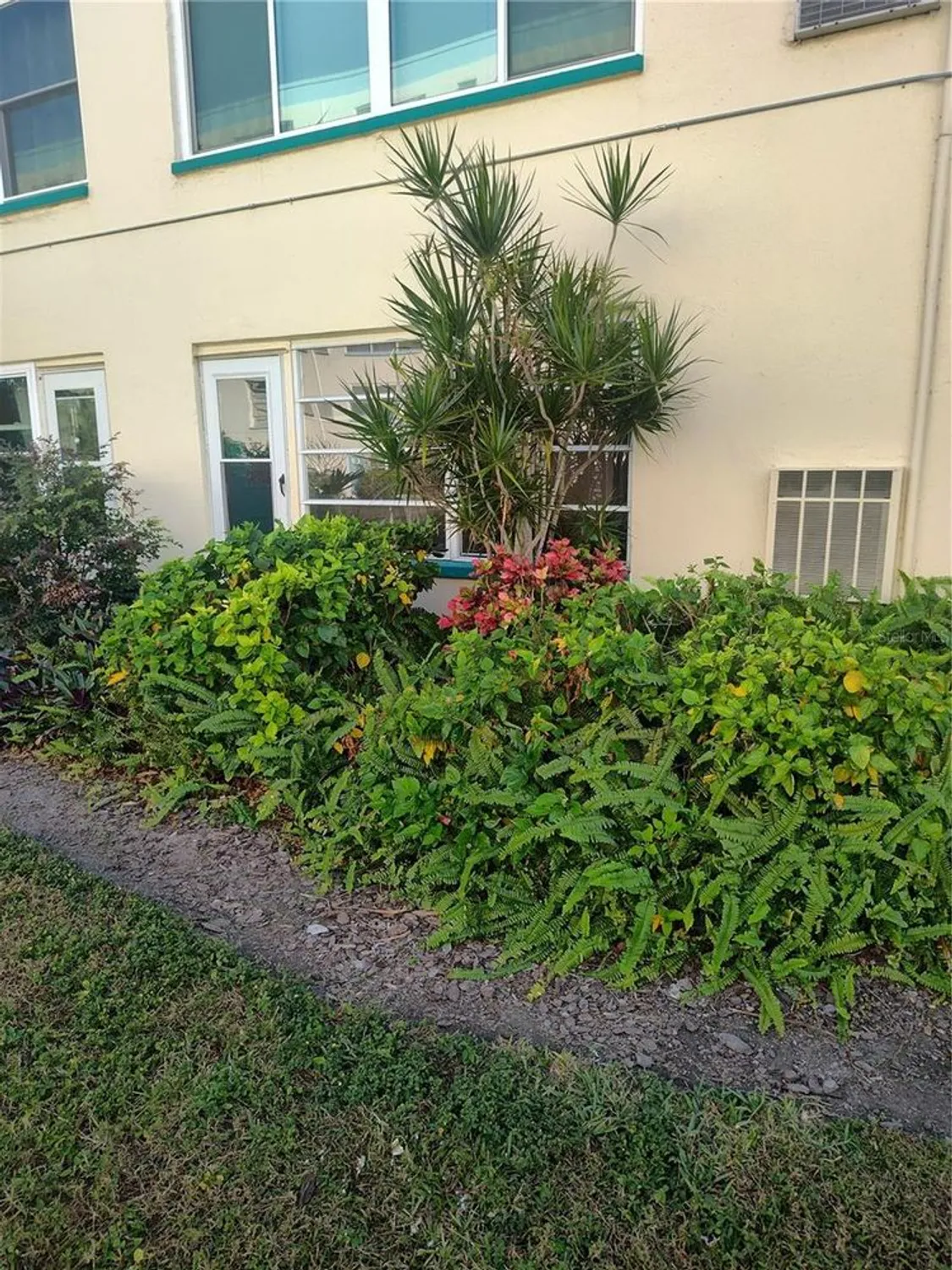 Property Slideshow image 21 of 24 | 2960 59th st 107, Gulfport, FL, 33707