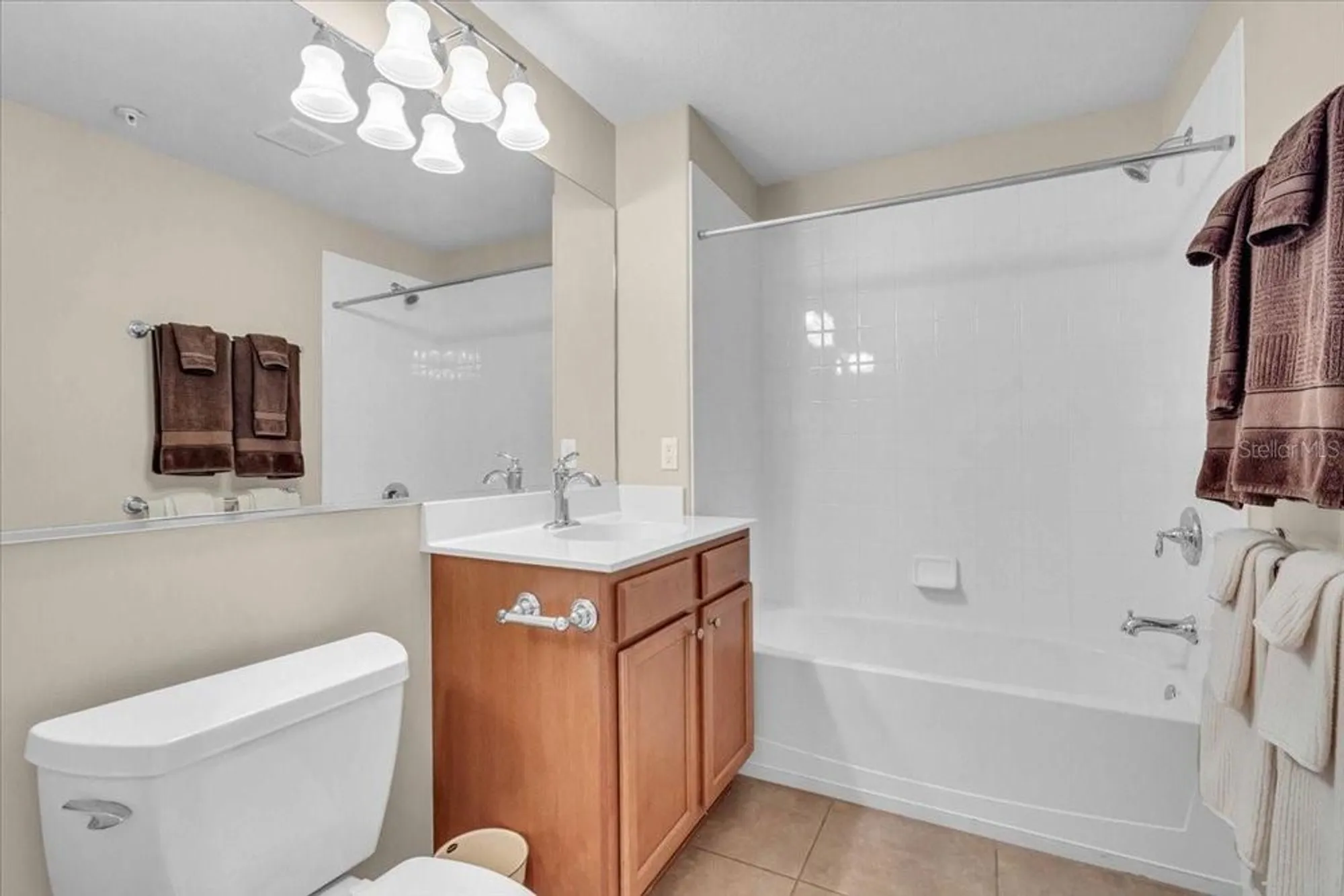 Property Slideshow image 15 of 24 | 1245 burgos dr 304, Sarasota, FL, 34238