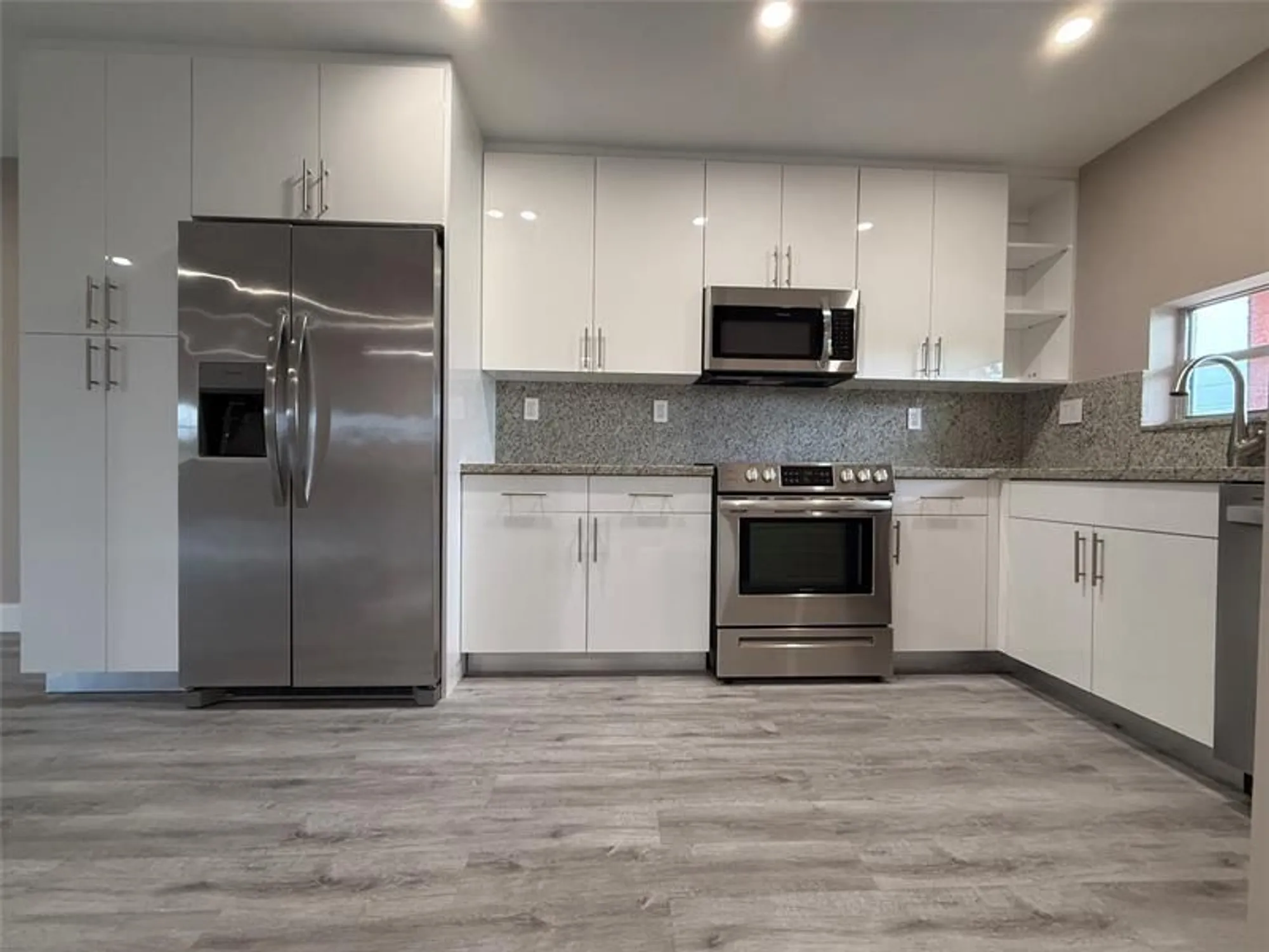 Property Slideshow image 5 of 53 | 8962 s hollybrook blvd 308, Pembroke Pines, FL, 33025