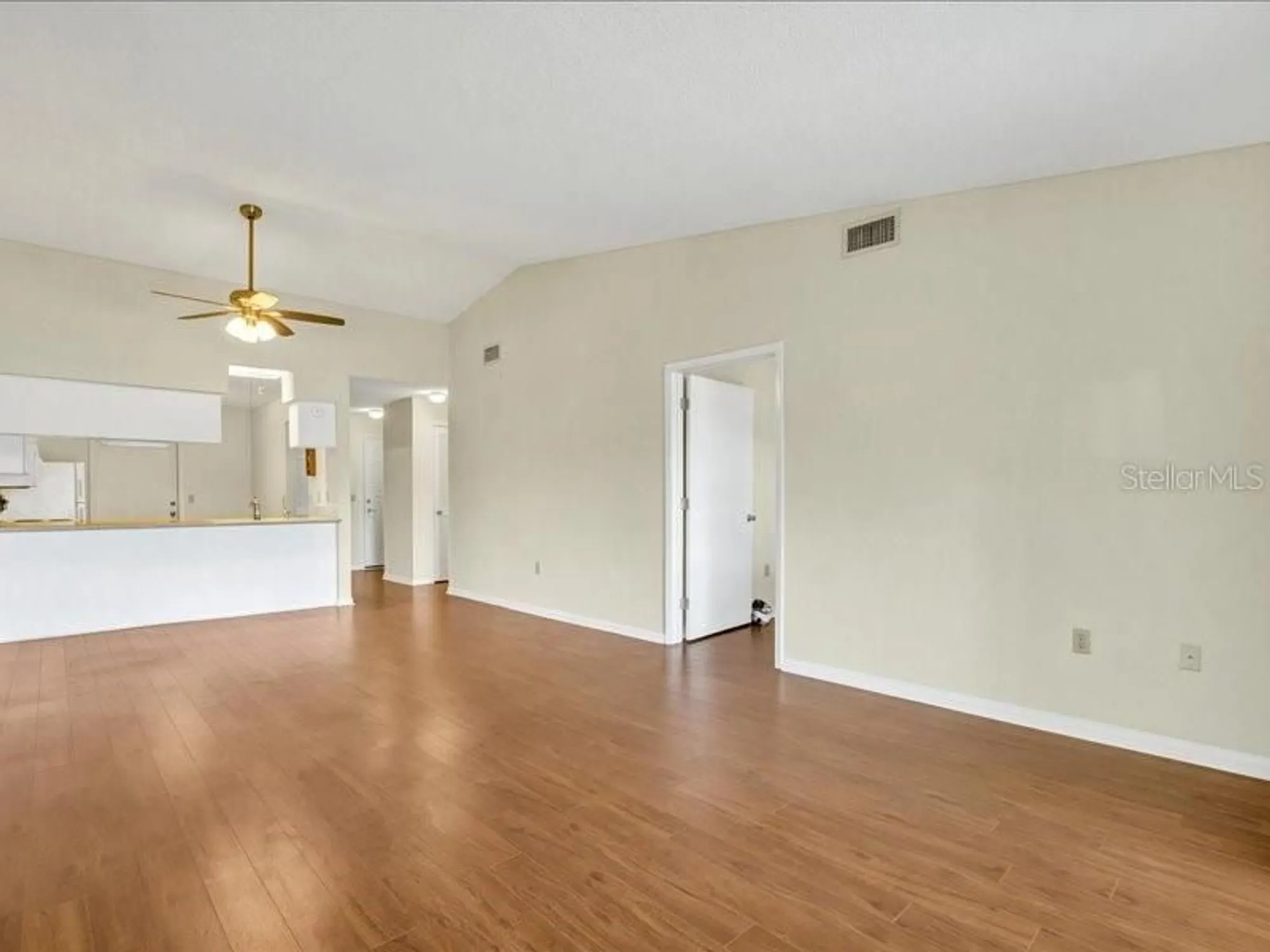 Property Slideshow image 6 of 36 | 1585 oakview cir, Winter Haven, FL, 33880
