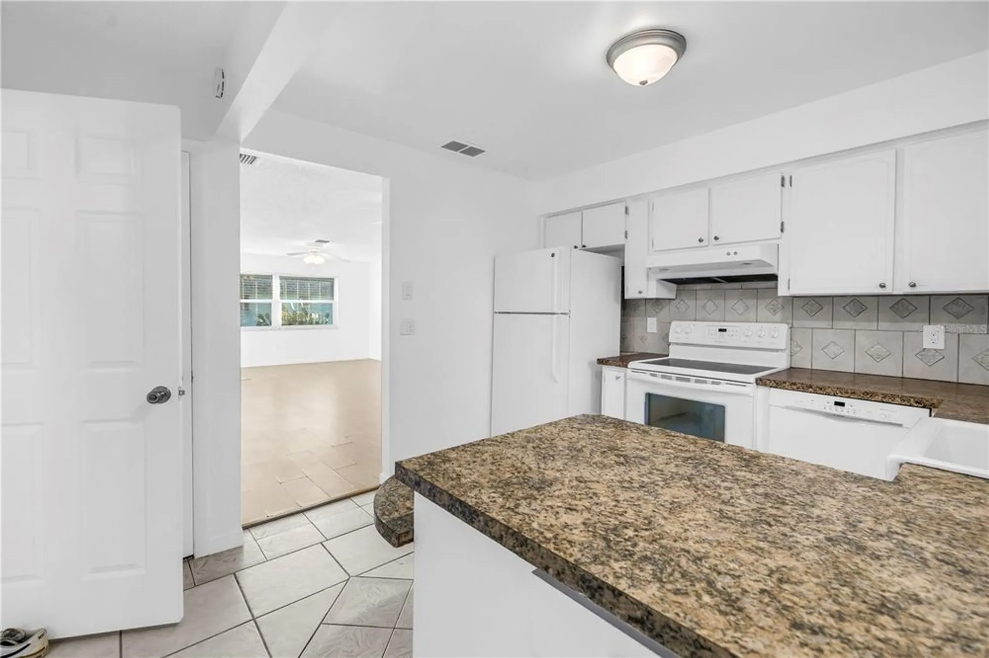 Property Slideshow image 17 of 39 | 7081 lafayette n # 7081, Pinellas Park, FL, 33781