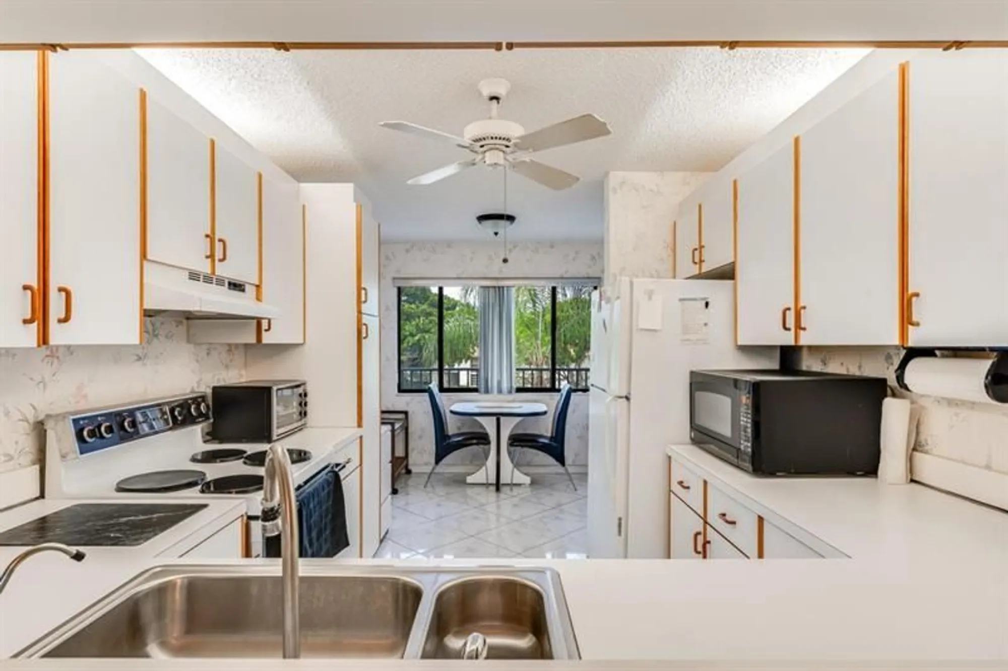 Property Slideshow image 8 of 26 | 10370 e clairmont cir 302, Tamarac, FL, 33321