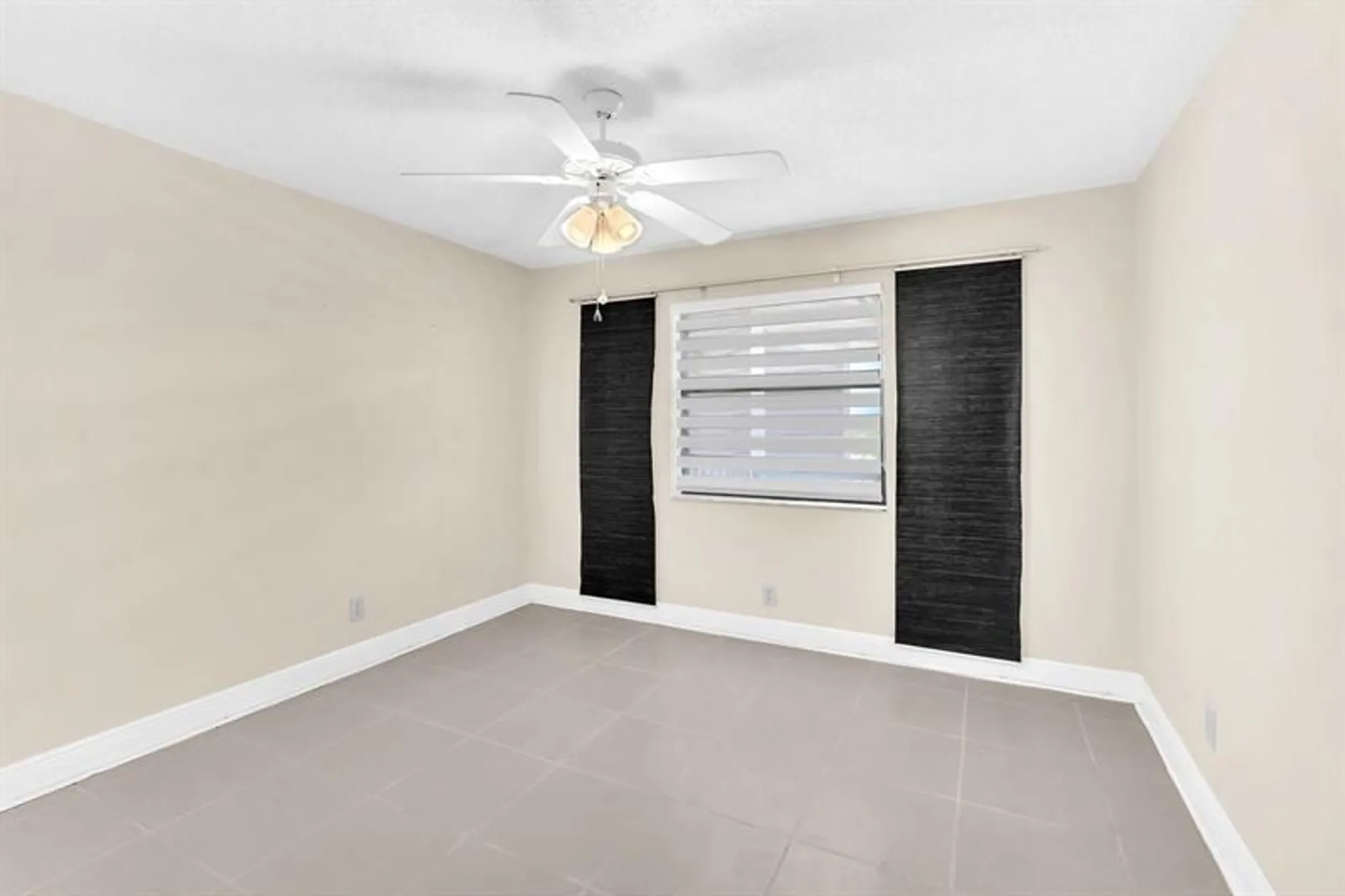 Property Slideshow image 20 of 26 | 4930 e sabal palm blvd 414, Tamarac, FL, 33319