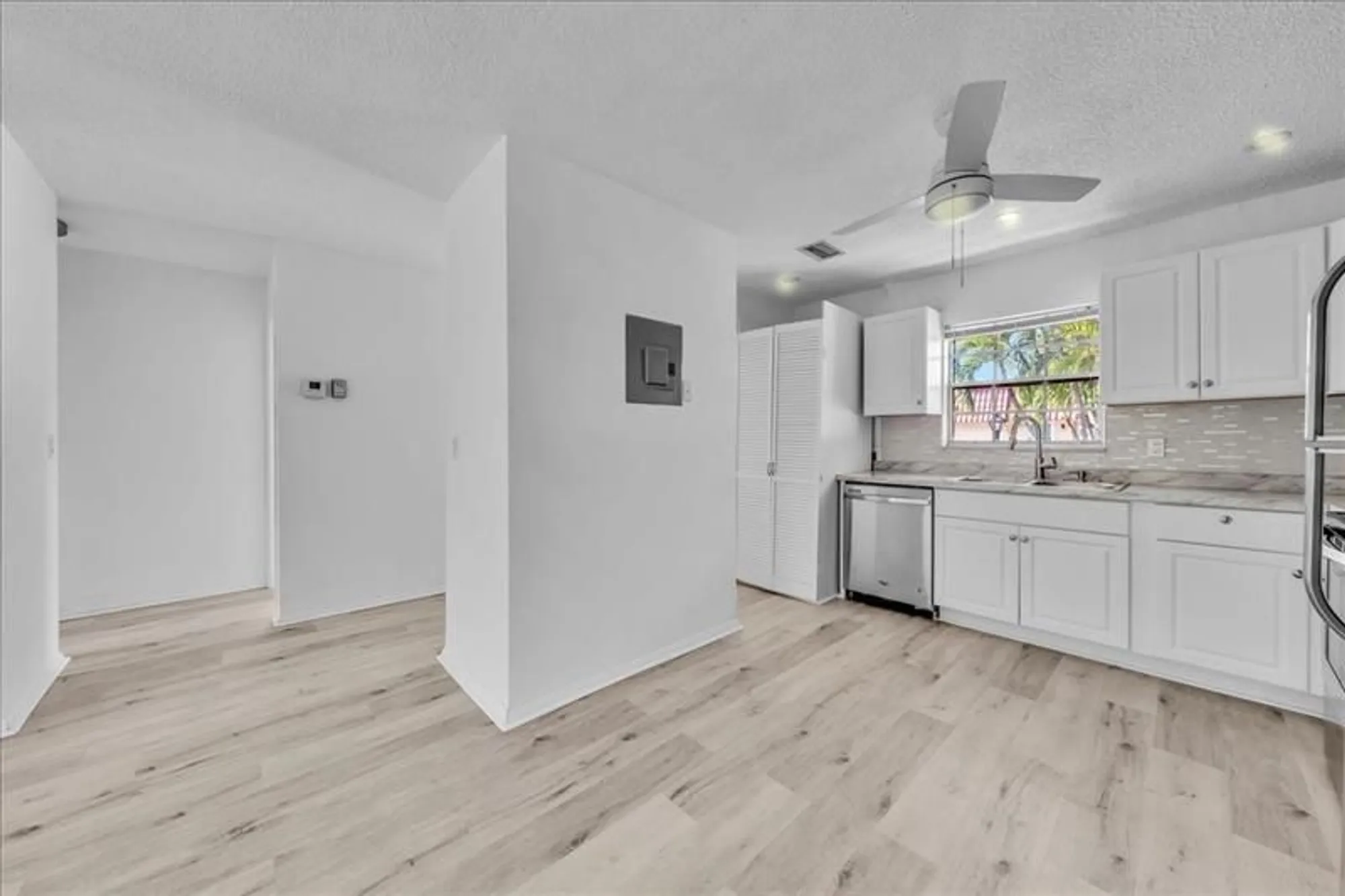 Property Slideshow image 9 of 38 | 123 amherst ln # 123, Lake Worth, FL, 33467