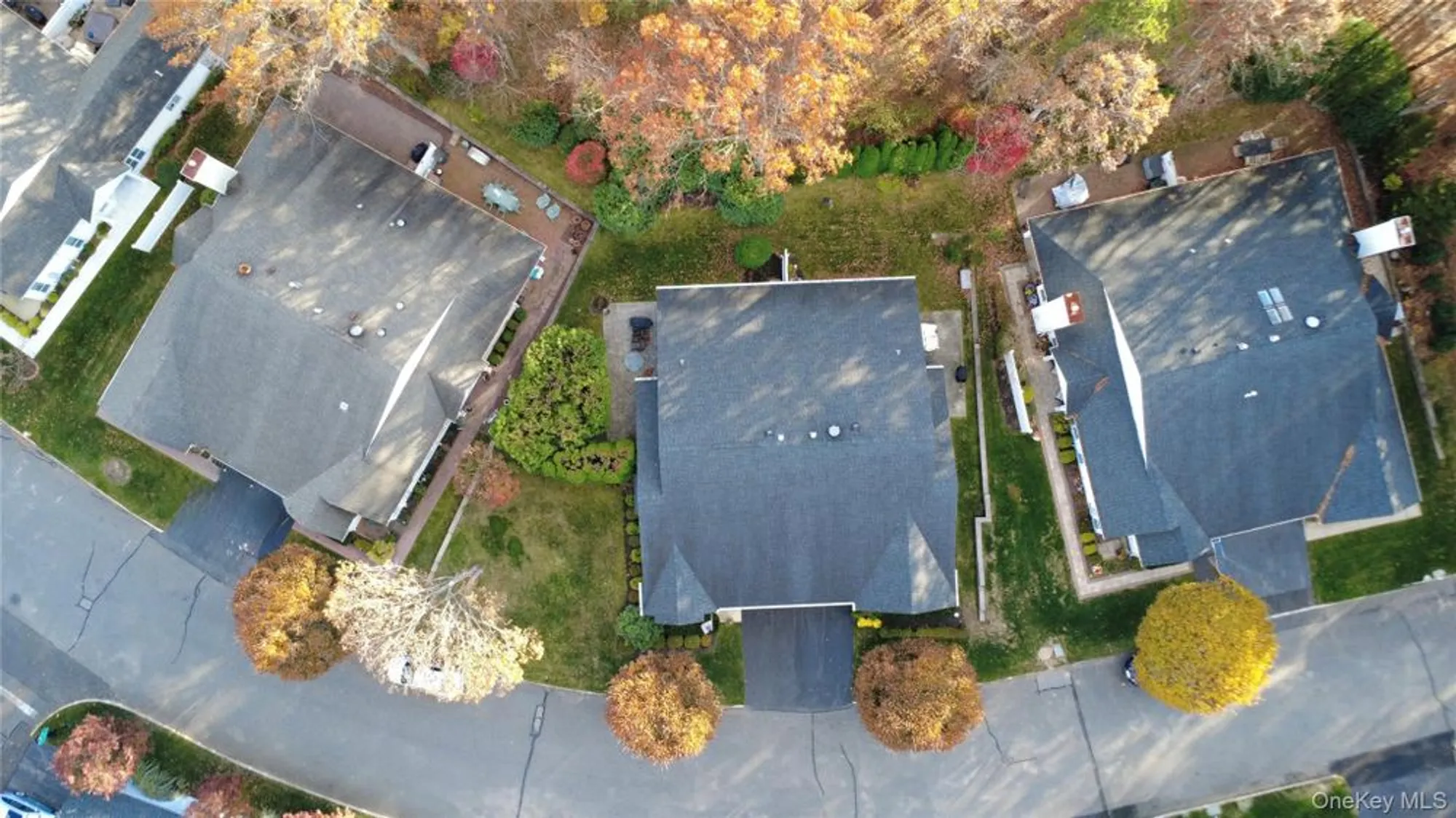 Property Slideshow image 20 of 28 | 256 glen dr, Ridge, NY, 11961