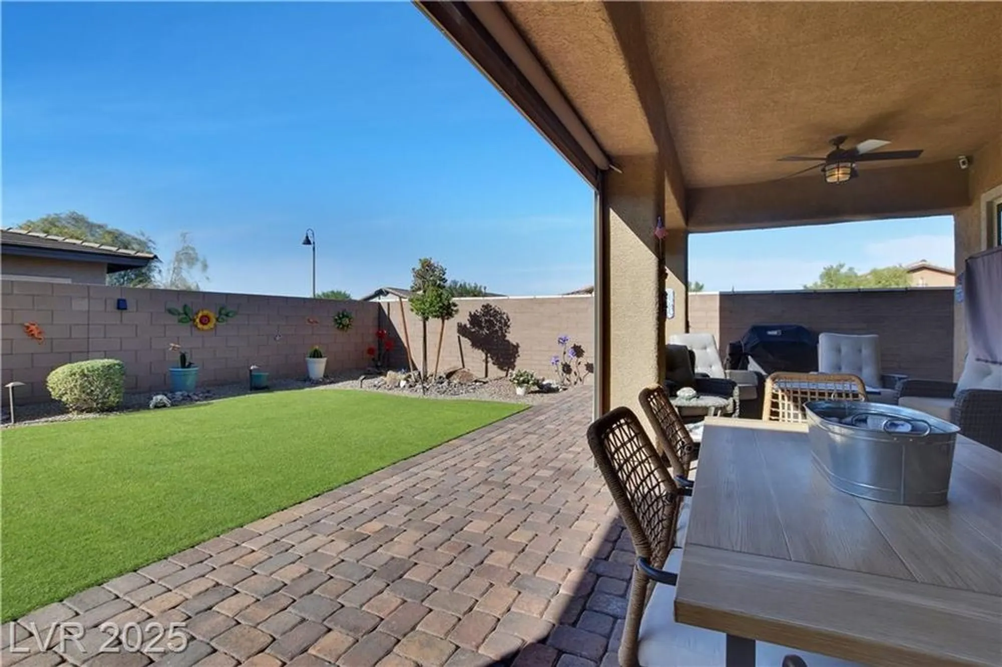 Property Slideshow image 27 of 30 | 677 look lively ct, Henderson, NV, 89011