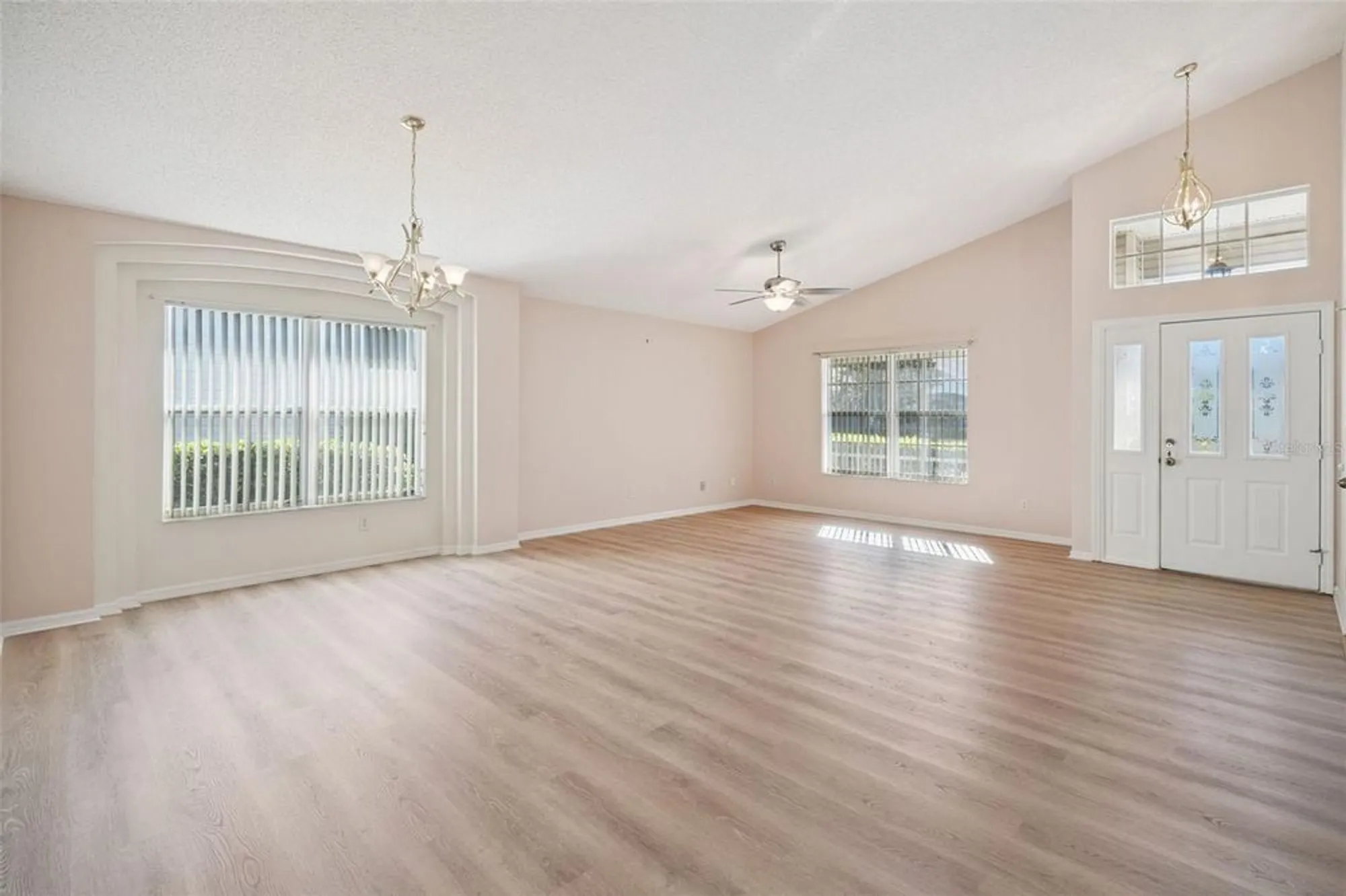 Property Slideshow image 3 of 37 | 24914 cranes roost cir, Leesburg, FL, 34748