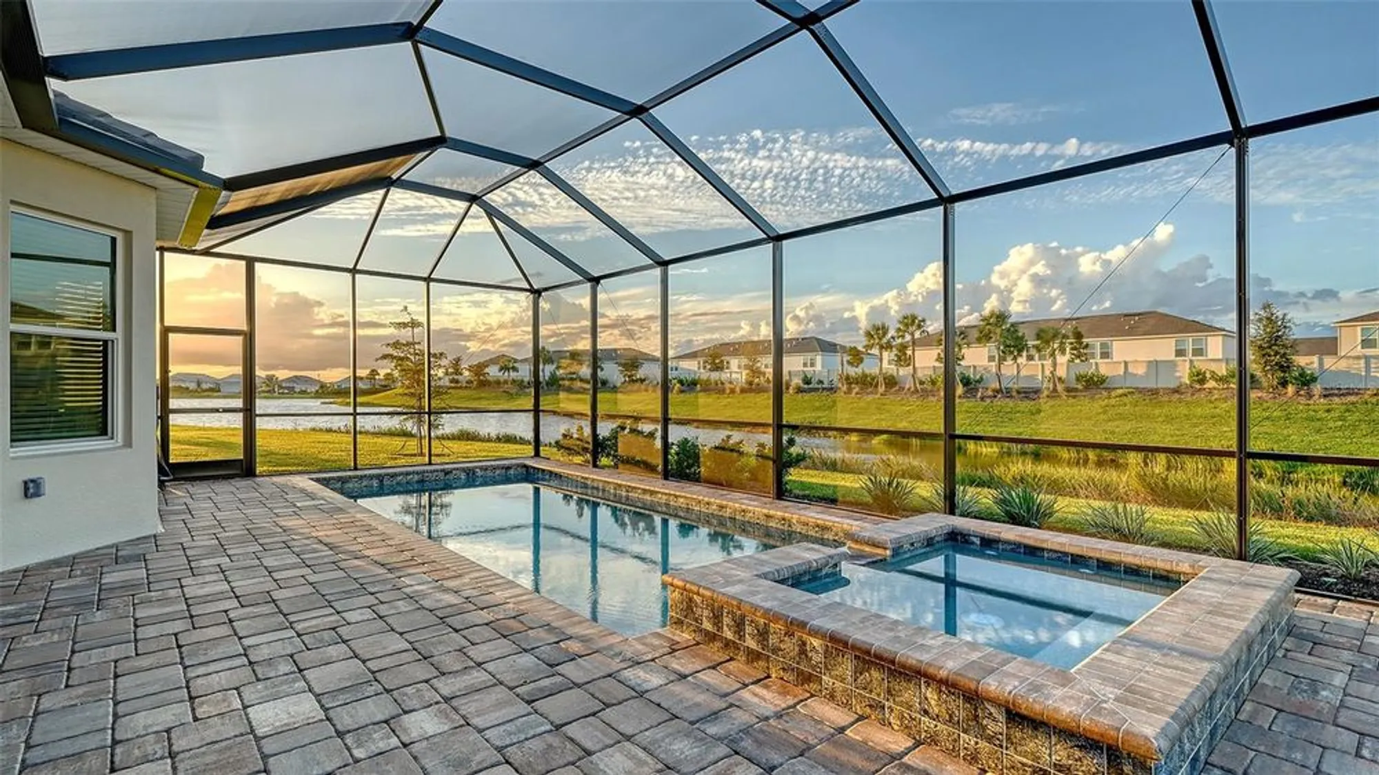 Property Slideshow image 49 of 90 | 16423 isola pl, Lakewood Ranch, FL, 34211