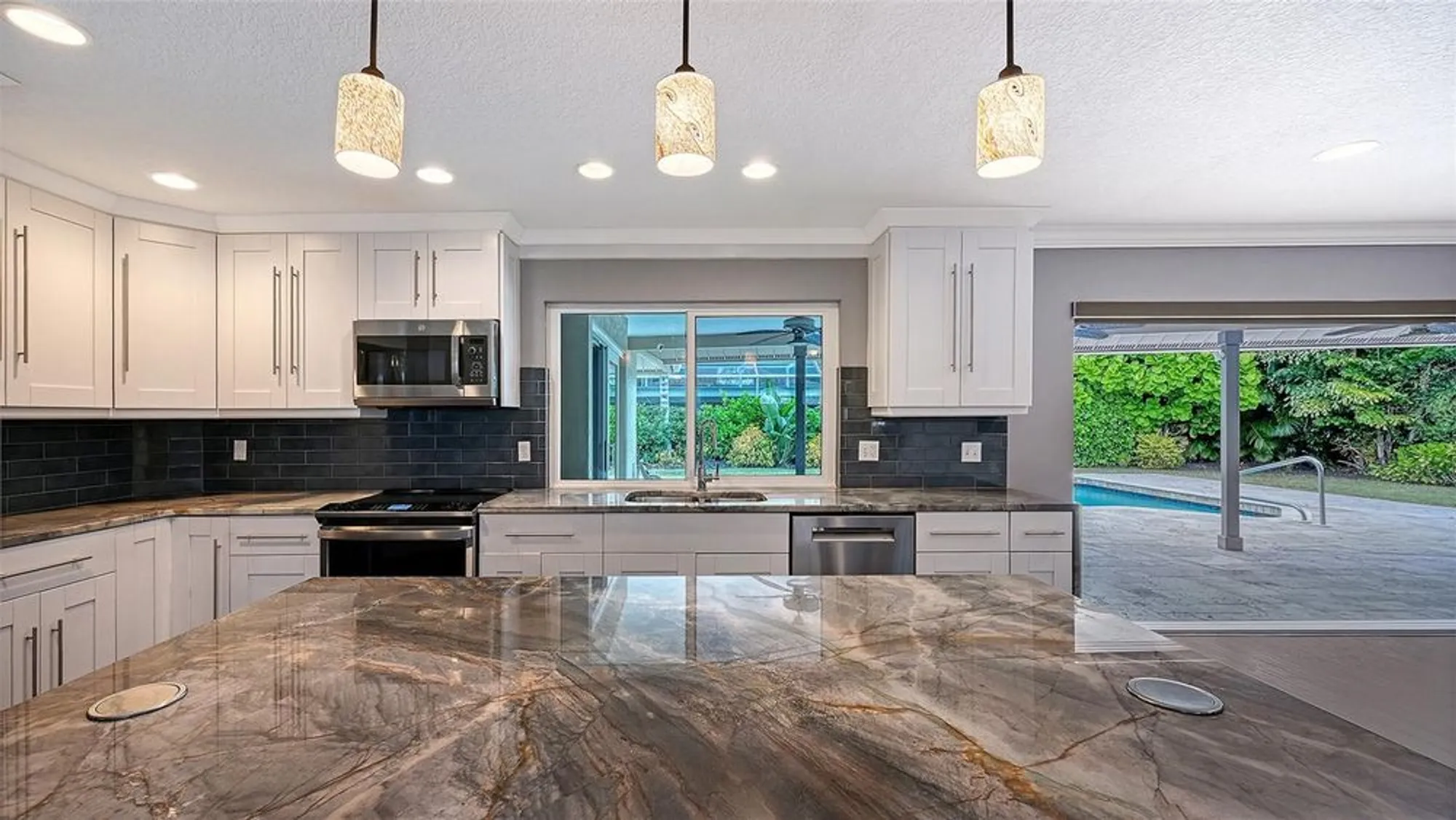 Property Slideshow image 12 of 64 | 8010 conservatory dr, Sarasota, FL, 34243
