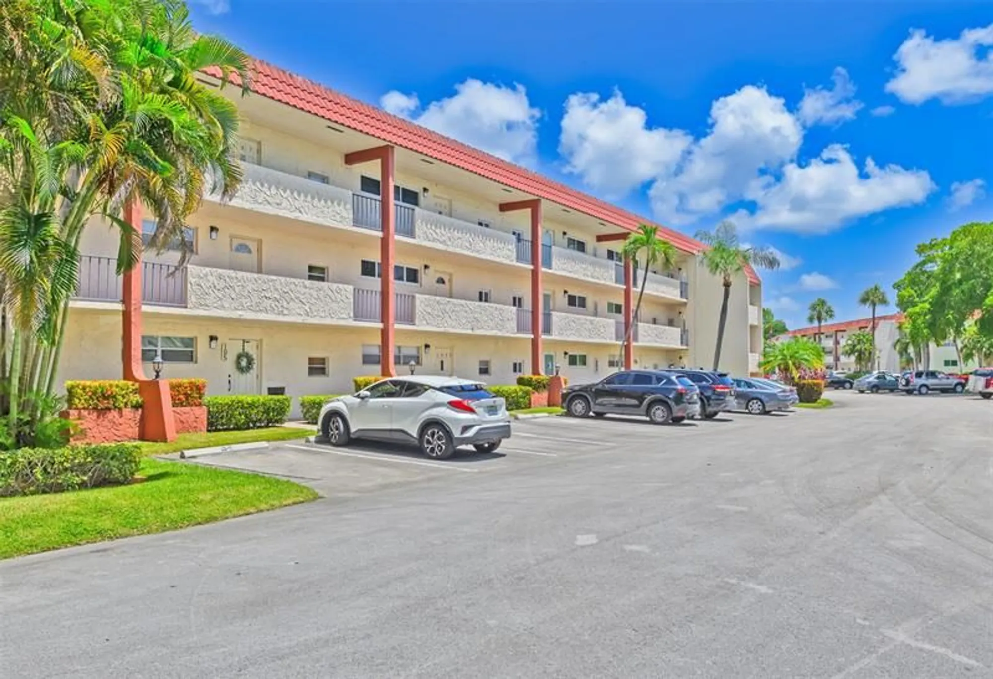 Property Slideshow image 6 of 51 | 9511 n hollybrook lake dr 207, Pembroke Pines, FL, 33025