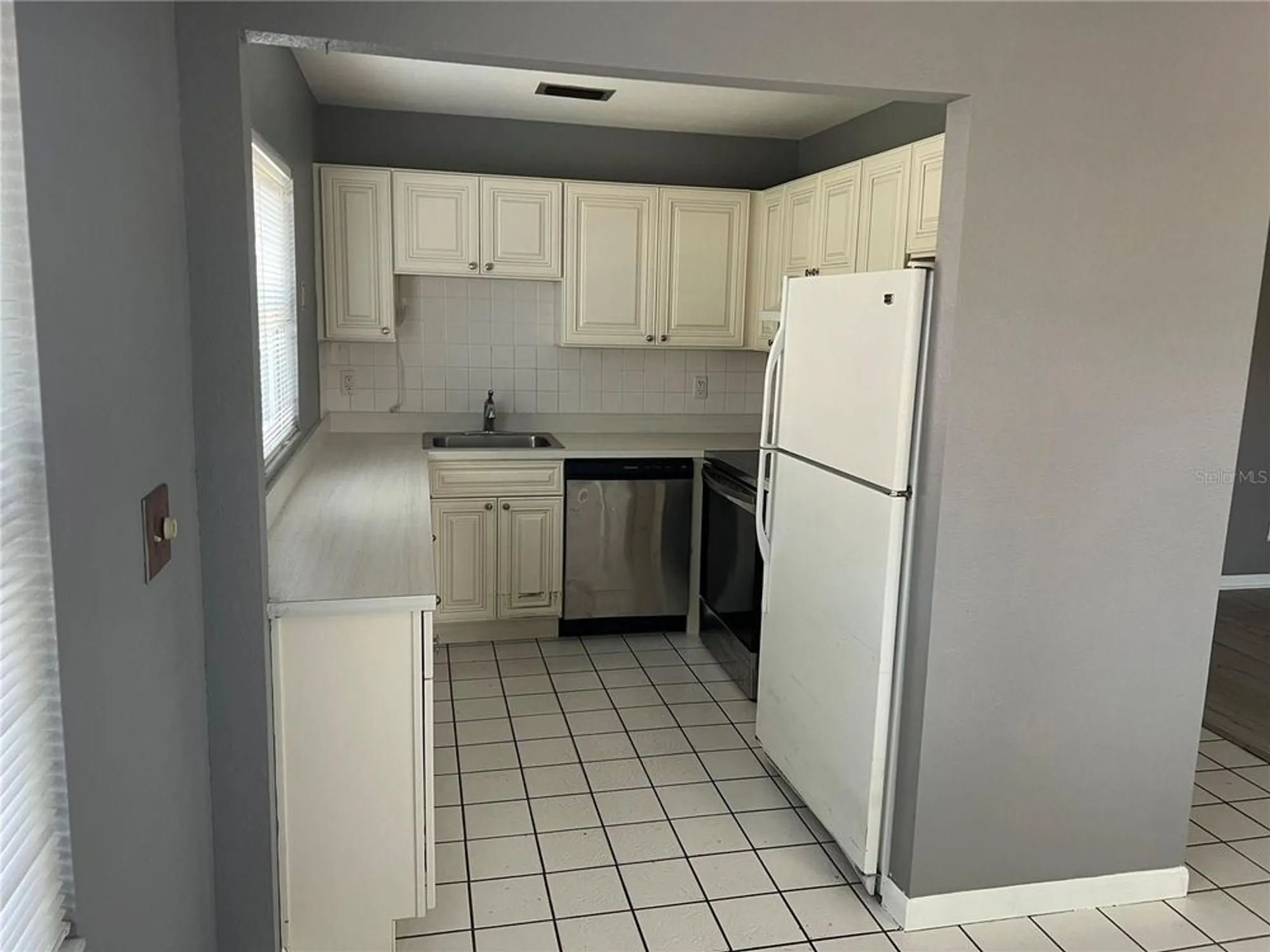 Property Slideshow image 7 of 54 | 401 dorchester pl 58, Sun City Center, FL, 33573