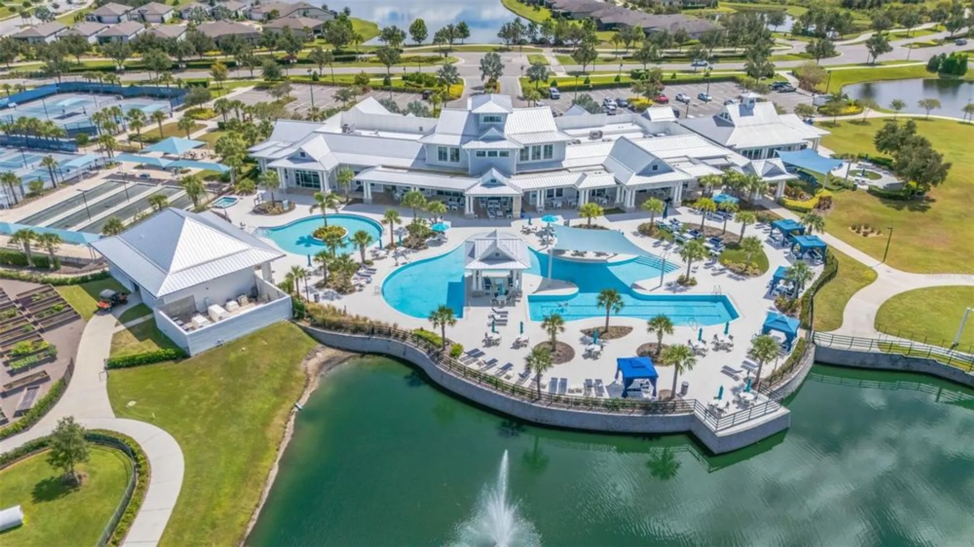 Property Slideshow image 48 of 70 | 19494 sea glass cir, Land O Lakes, FL, 34638