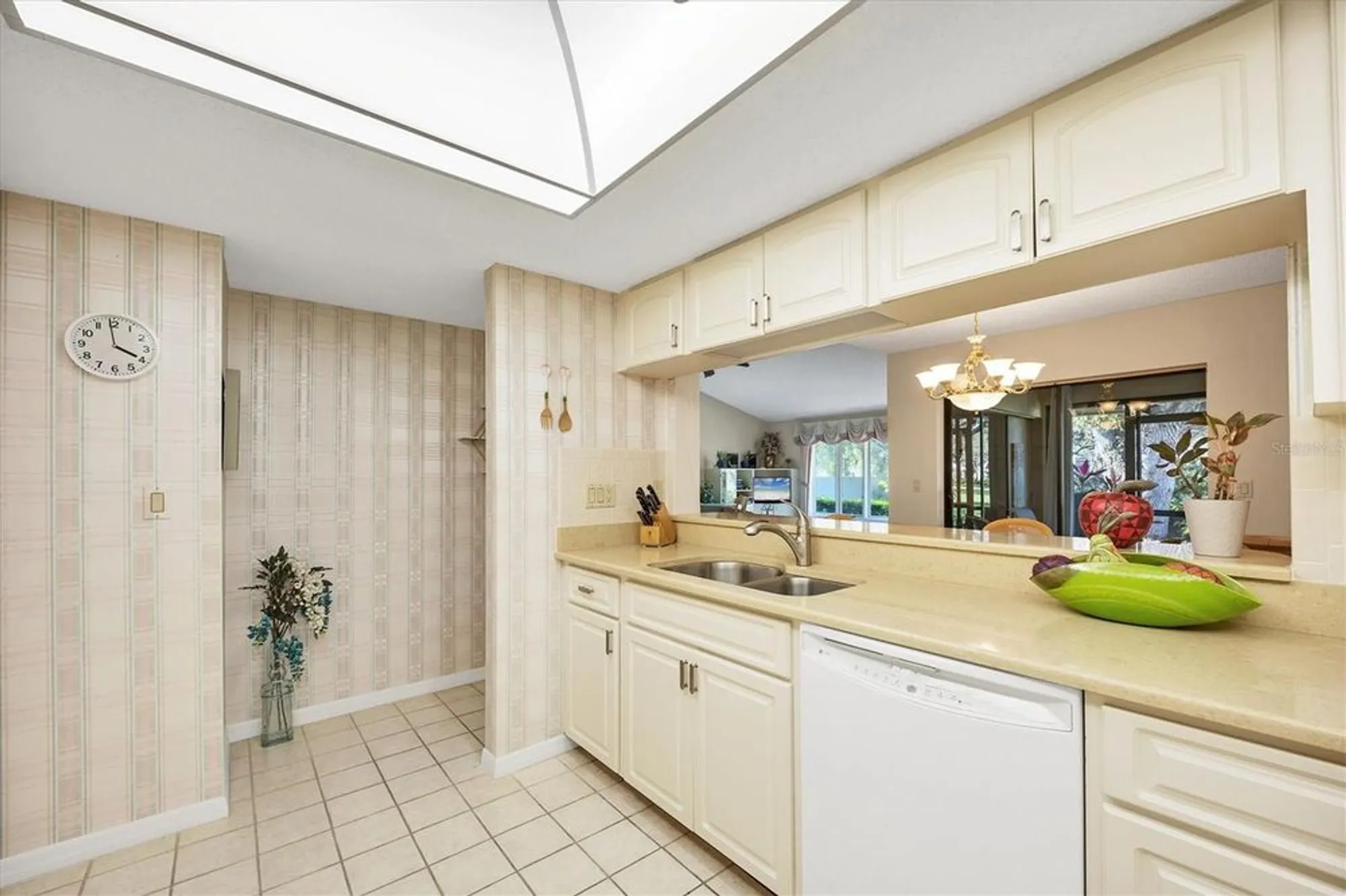 Property Slideshow image 15 of 59 | 3825 wilshire cir 1, Sarasota, FL, 34238