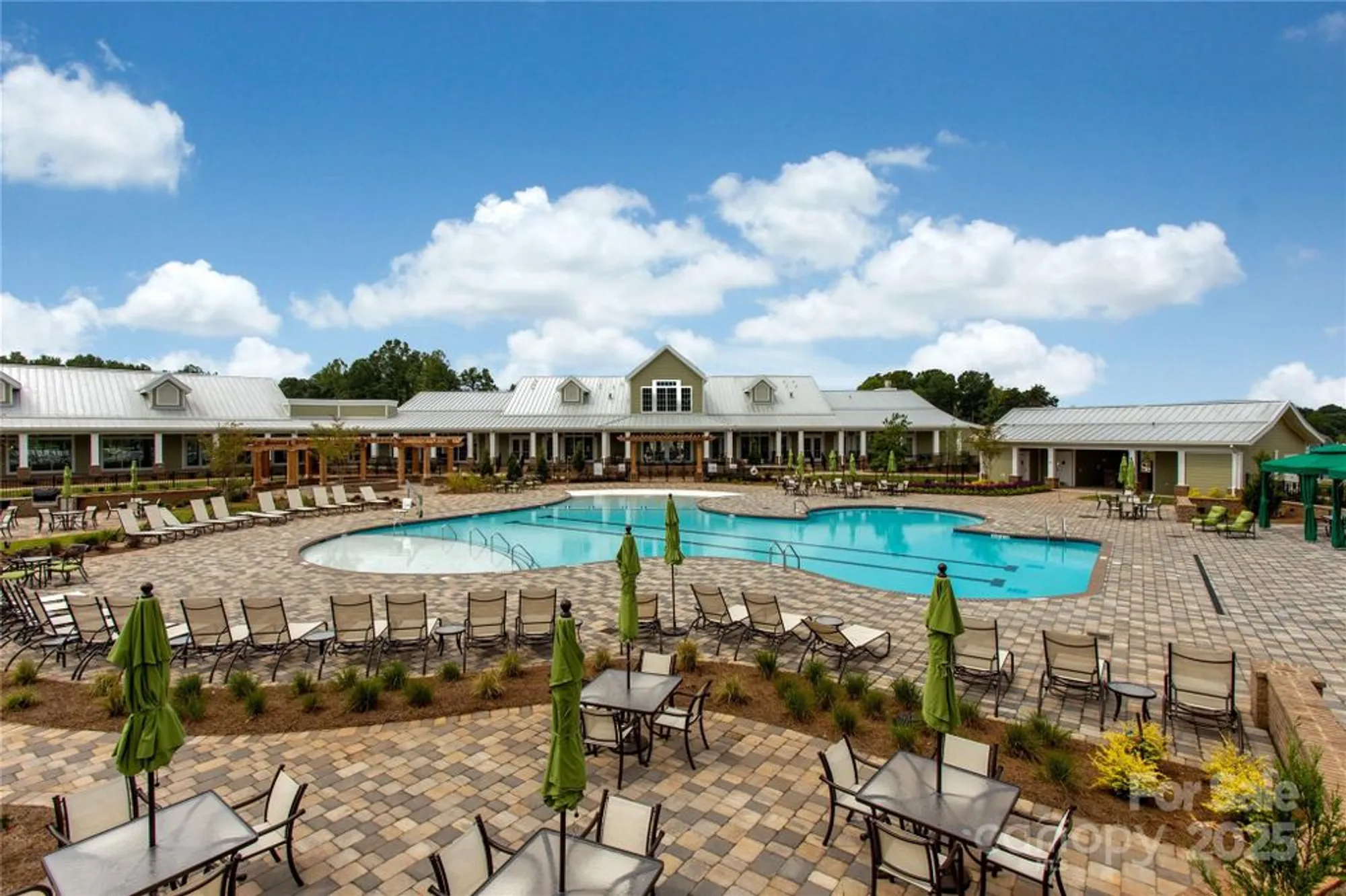 Property Slideshow image 18 of 20 | 8937 silver springs ct, Charlotte, NC, 28215