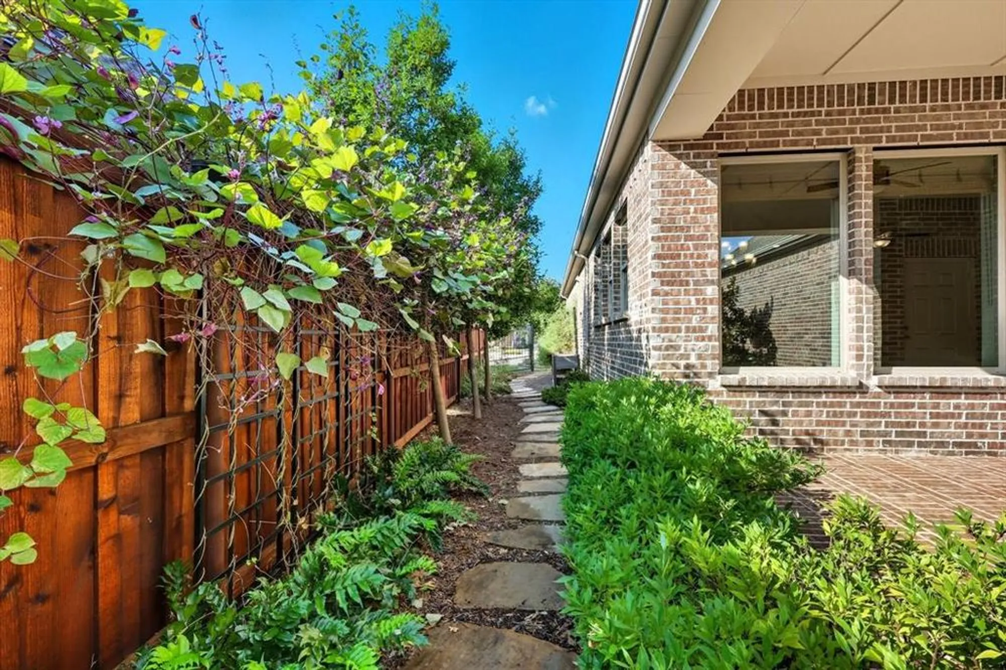 Property Slideshow image 33 of 40 | 4815 beaver creek dr, Arlington, TX, 76005