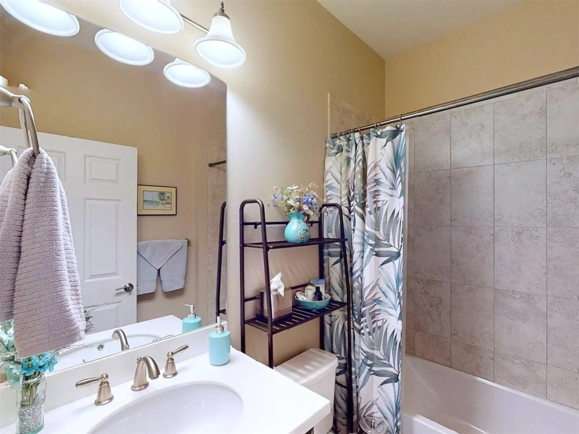 Property Slideshow image 45 of 98 | 2444 daisy dr, North Port, FL, 34289