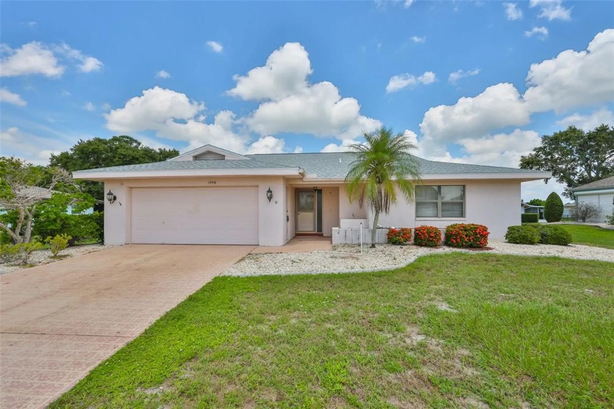 Property Slideshow image 2 of 22 | 1709 s pebble beach blvd, Sun City Center, FL, 33573