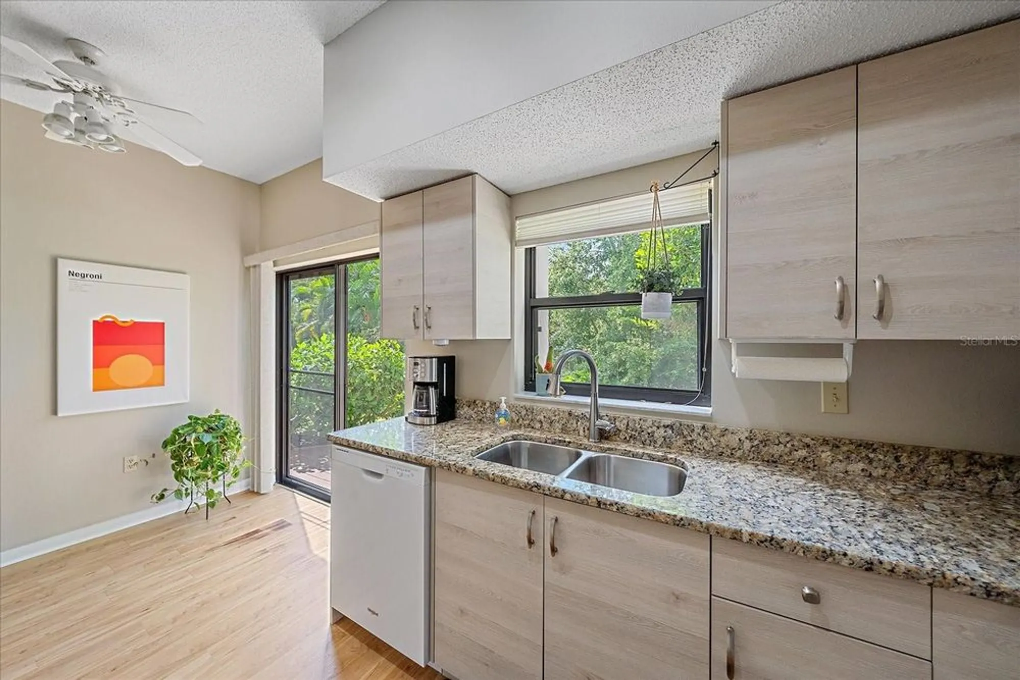 Property Slideshow image 16 of 39 | 1612 starling dr # 101, Sarasota, FL, 34231