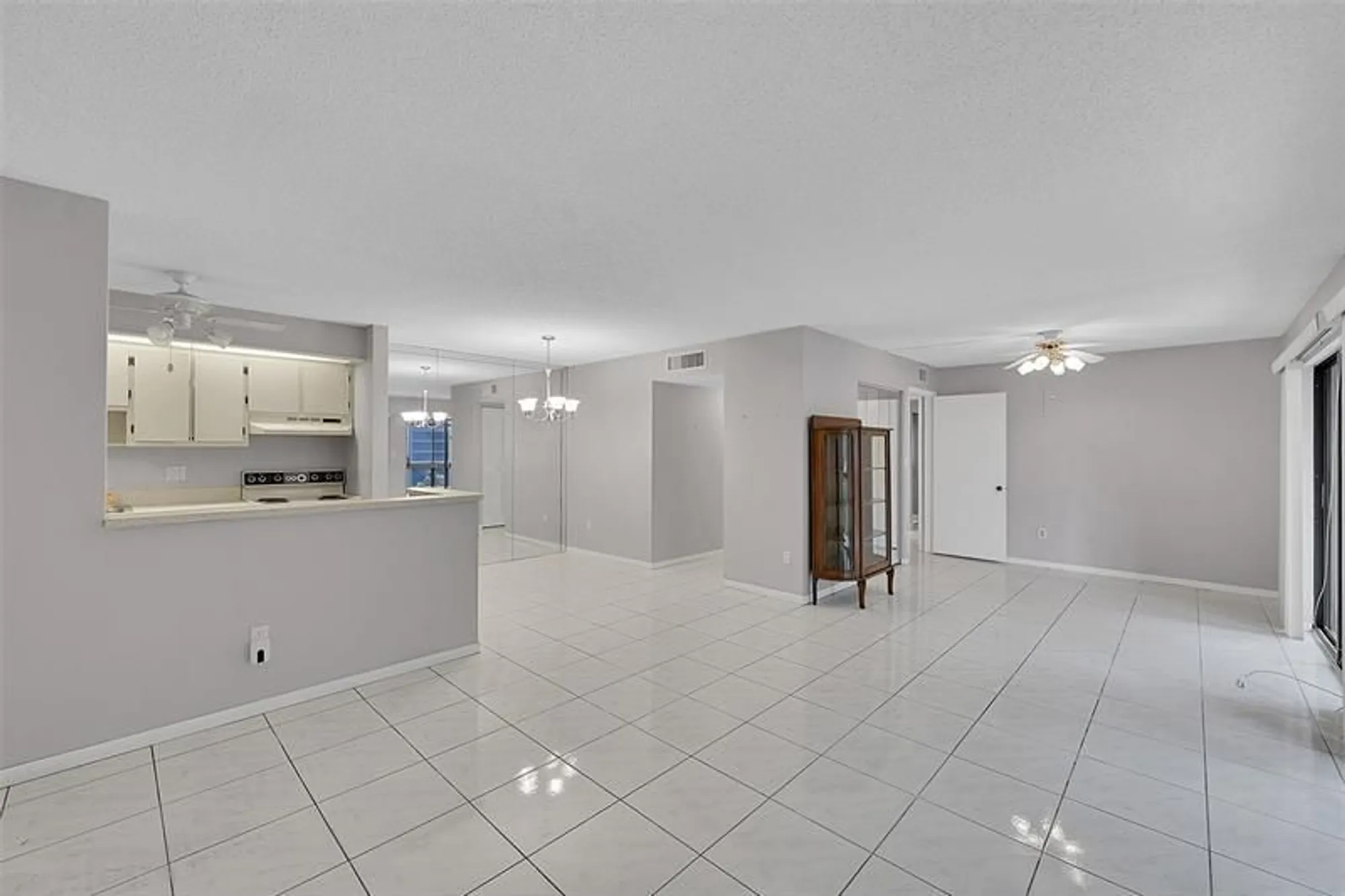 Property Slideshow image 5 of 33 | 9968 n belfort cir 108, Tamarac, FL, 33321