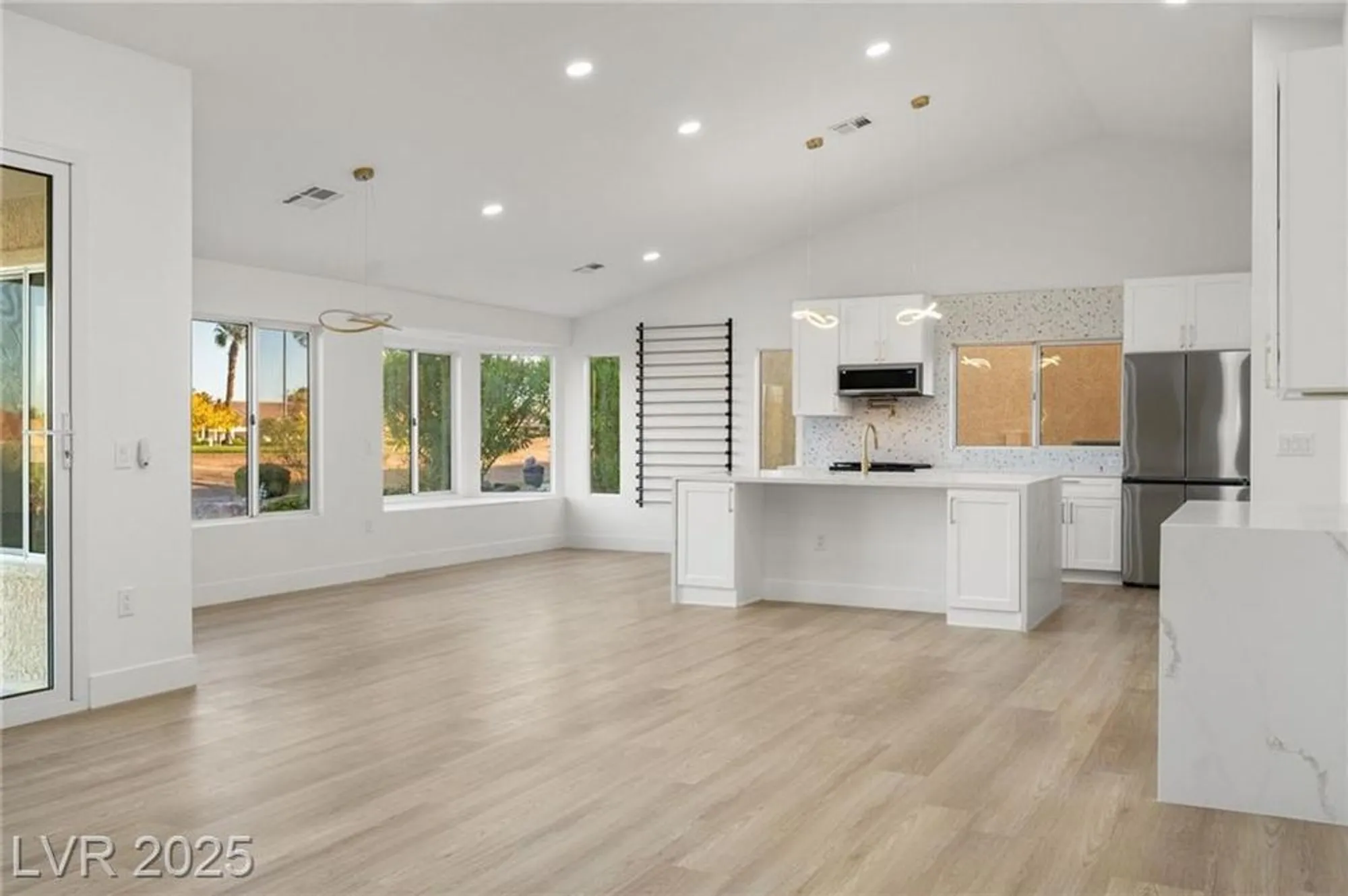Property Slideshow image 21 of 44 | 2808 crown ridge dr, Las Vegas, NV, 89134