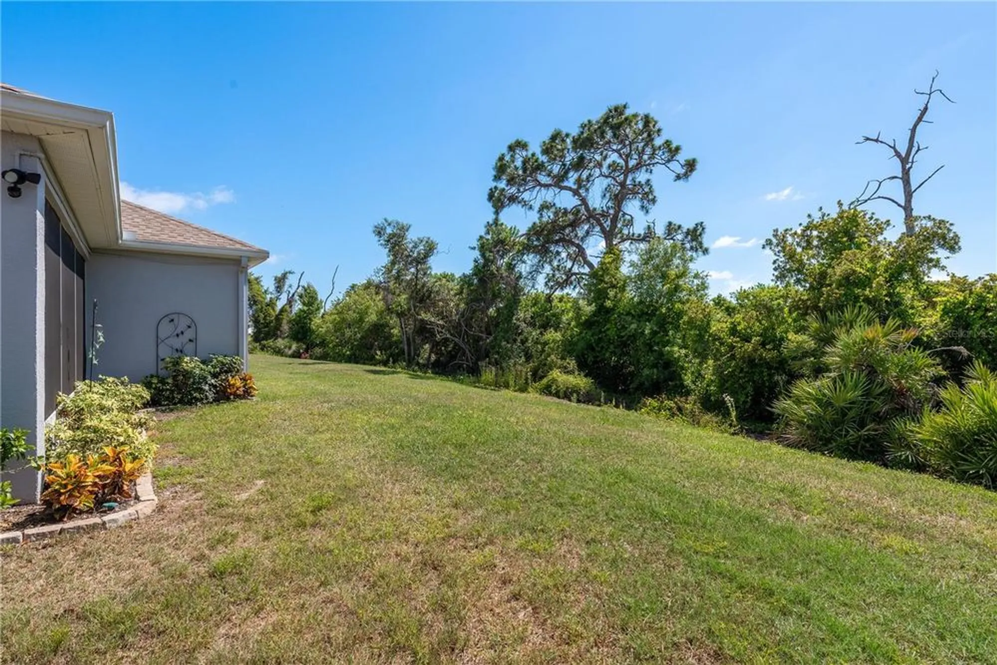 Property Slideshow image 30 of 90 | 2747 wood pointe dr, Holiday, FL, 34691