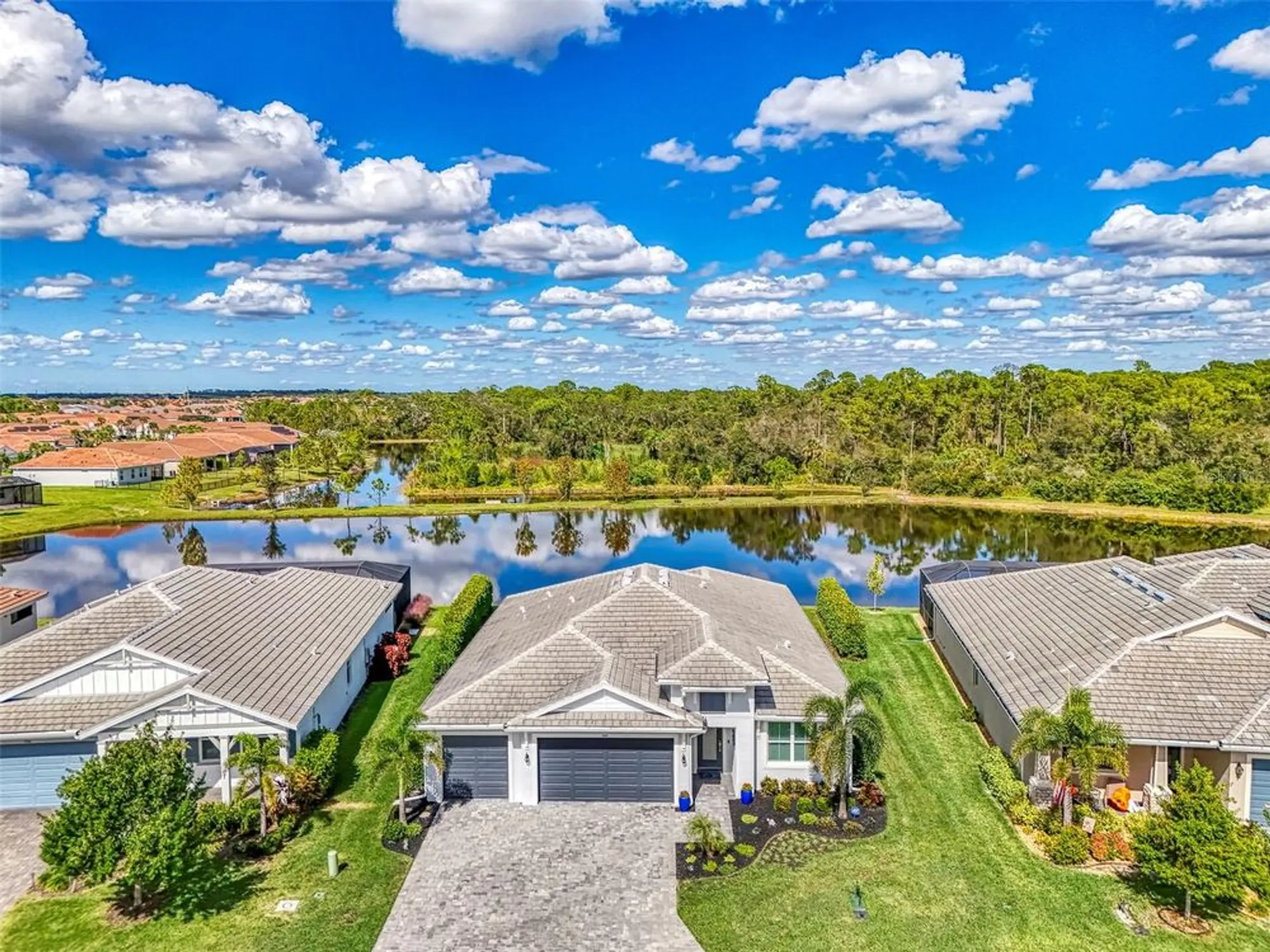 Property Slideshow image 1 of 71 | 560 mistiflower cir, Nokomis, FL, 34275