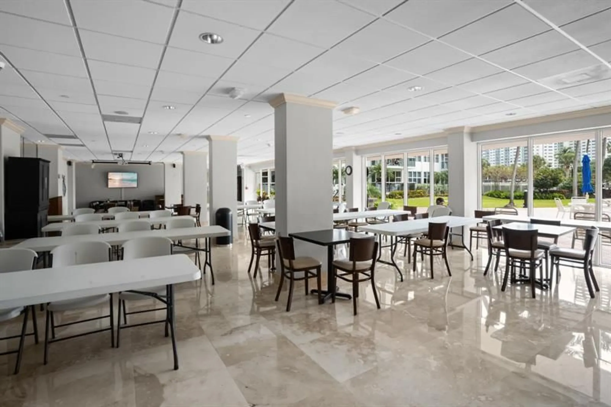 Property Slideshow image 7 of 27 | 3300 ne 36th st 201, Fort Lauderdale, FL, 33308