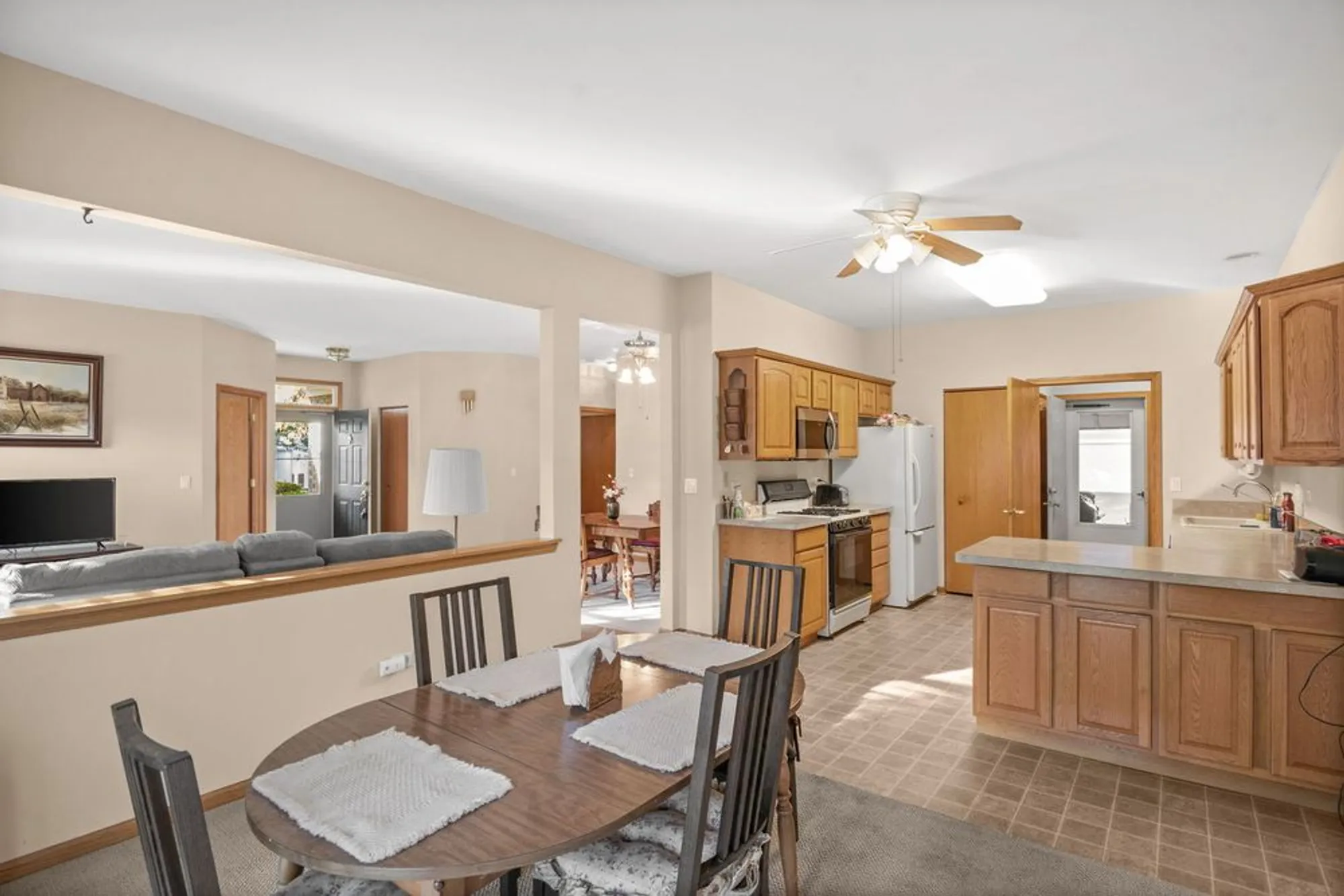 Property Slideshow image 9 of 24 | 20965 w snowberry ln, Plainfield, IL, 60544