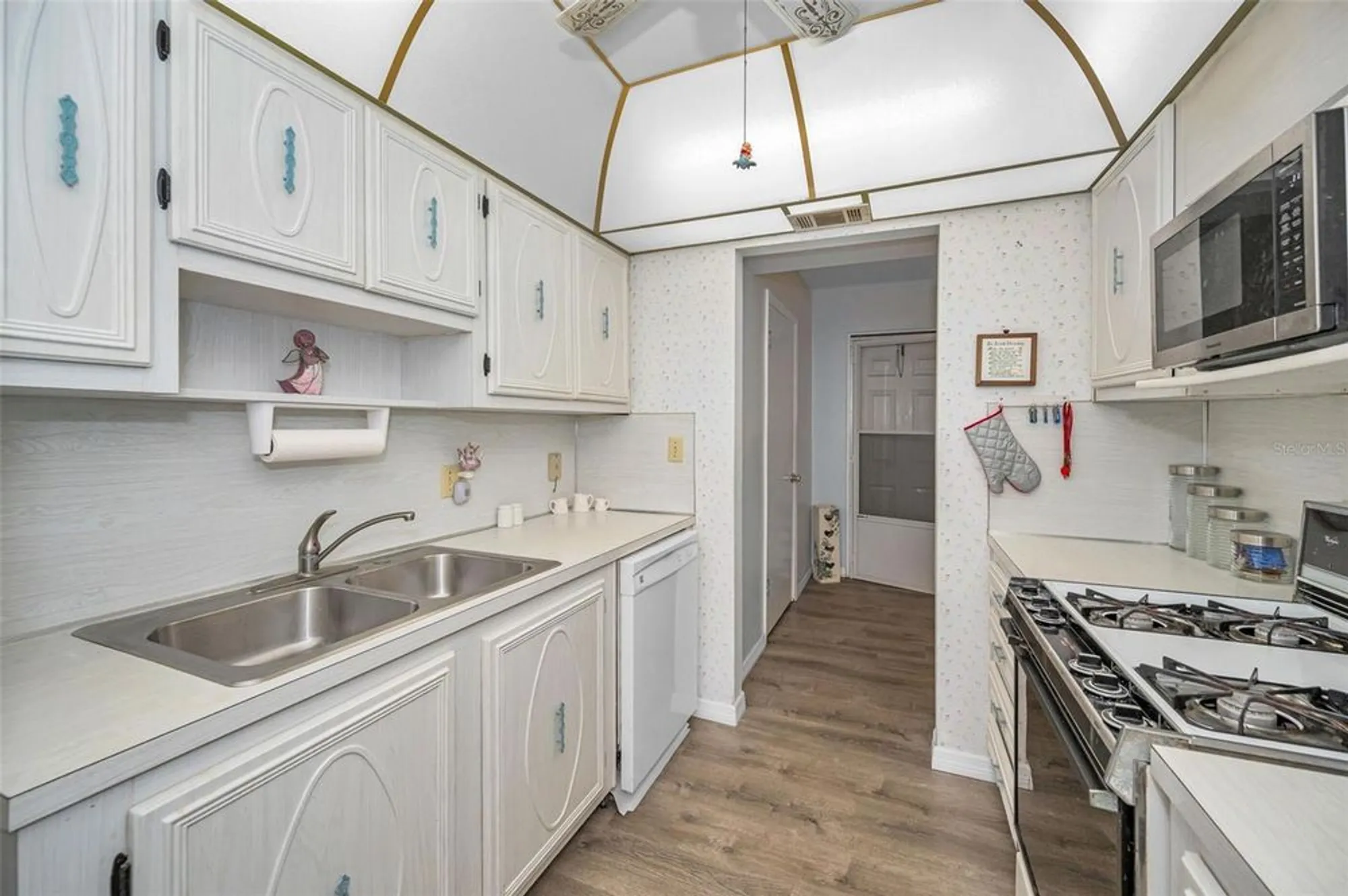 Property Slideshow image 12 of 49 | 5297 81st ln n apt 4, St Petersburg, FL, 33709