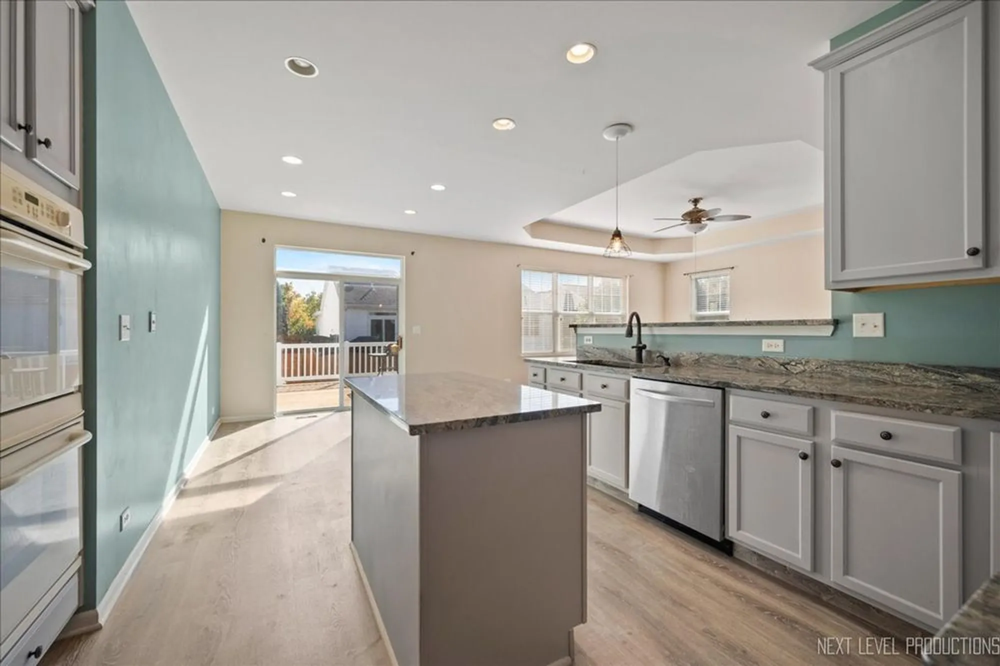 Property Slideshow image 13 of 29 | 712 bohannon cir, Oswego, IL, 60543