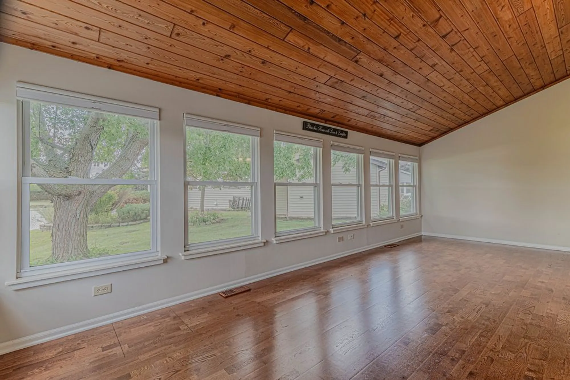 Property Slideshow image 12 of 41 | 9 derby ct, Grayslake, IL, 60030