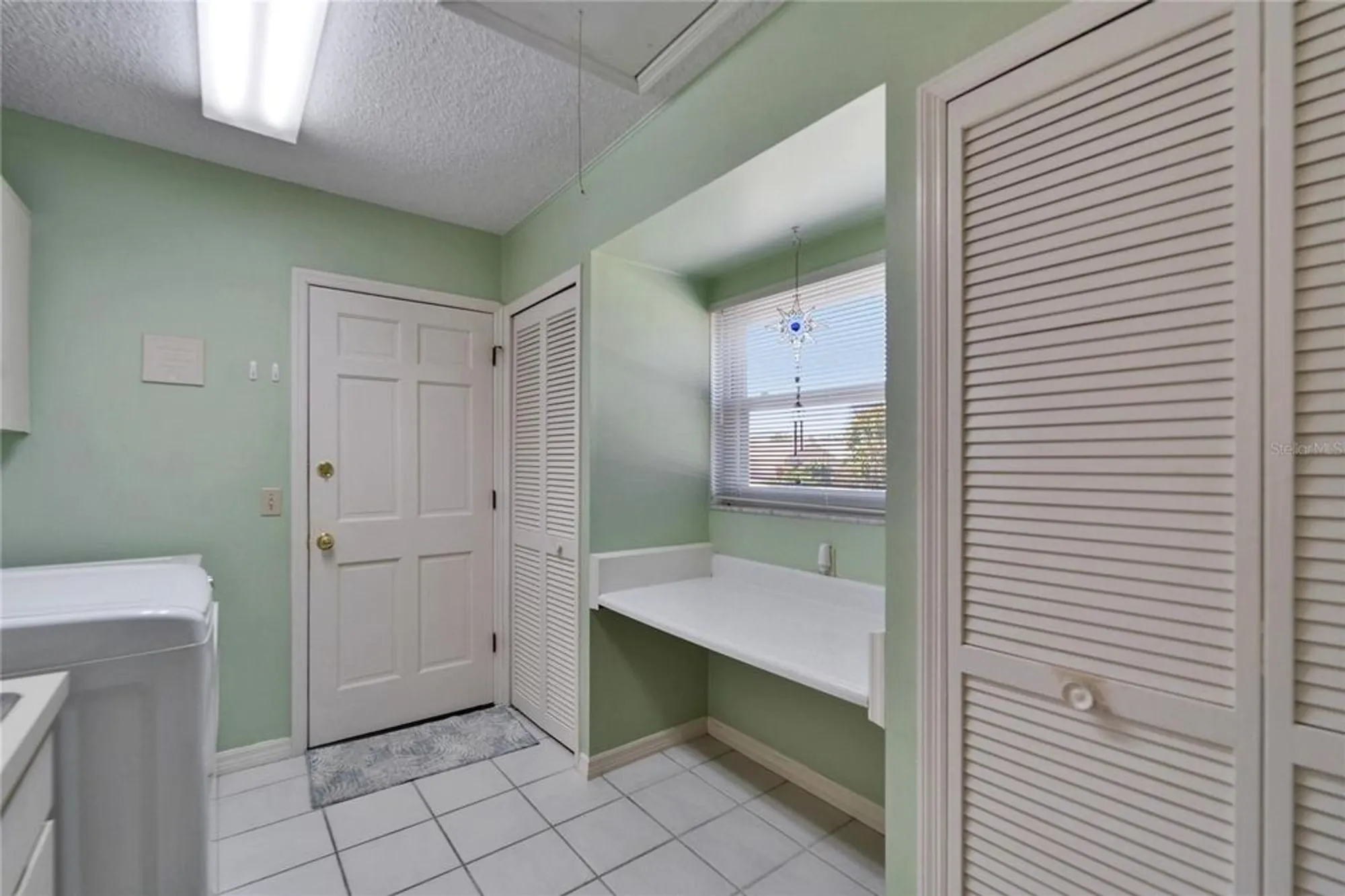 Property Slideshow image 32 of 79 | 2007 east view dr, Sun City Center, FL, 33573