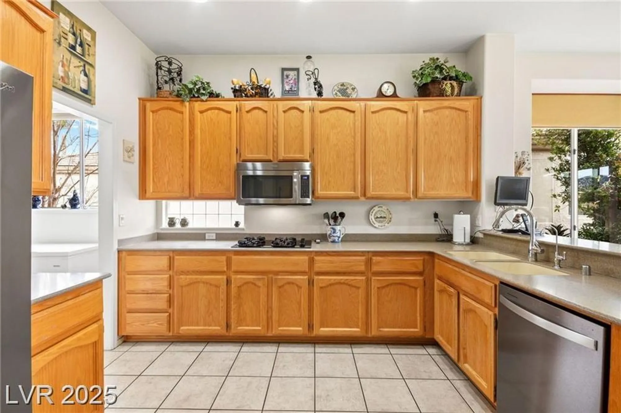 Property Slideshow image 14 of 71 | 482 bonnie brook pl, Henderson, NV, 89012