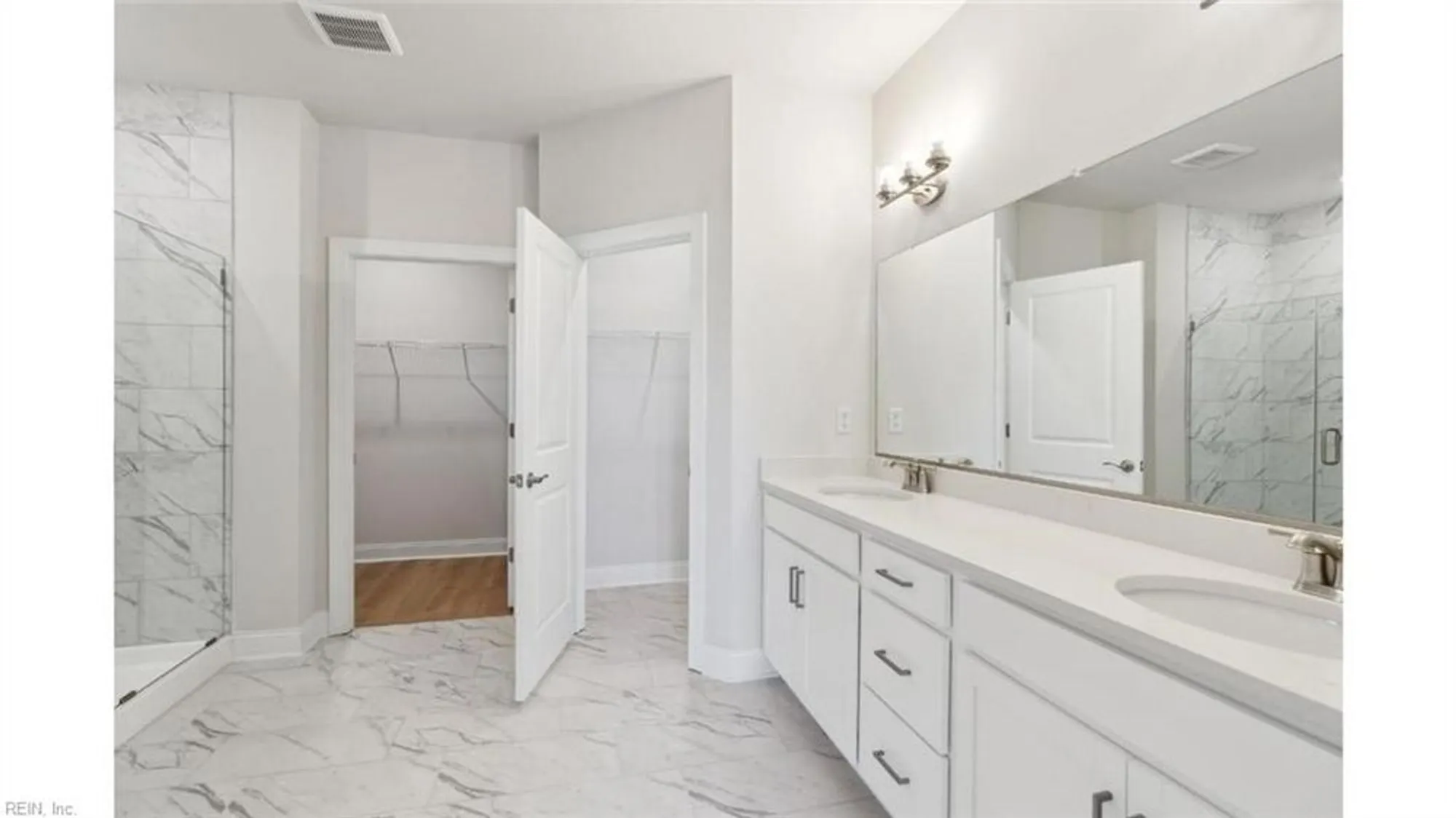 Property Slideshow image 13 of 34 | 2144 edwin dr, Chesapeake, VA, 23322