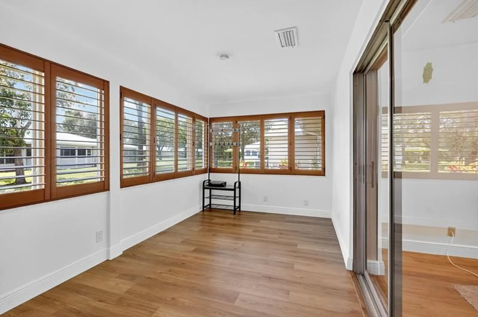 Property Slideshow image 12 of 52 | 448 franconia cir b, Lake Worth, FL, 33467