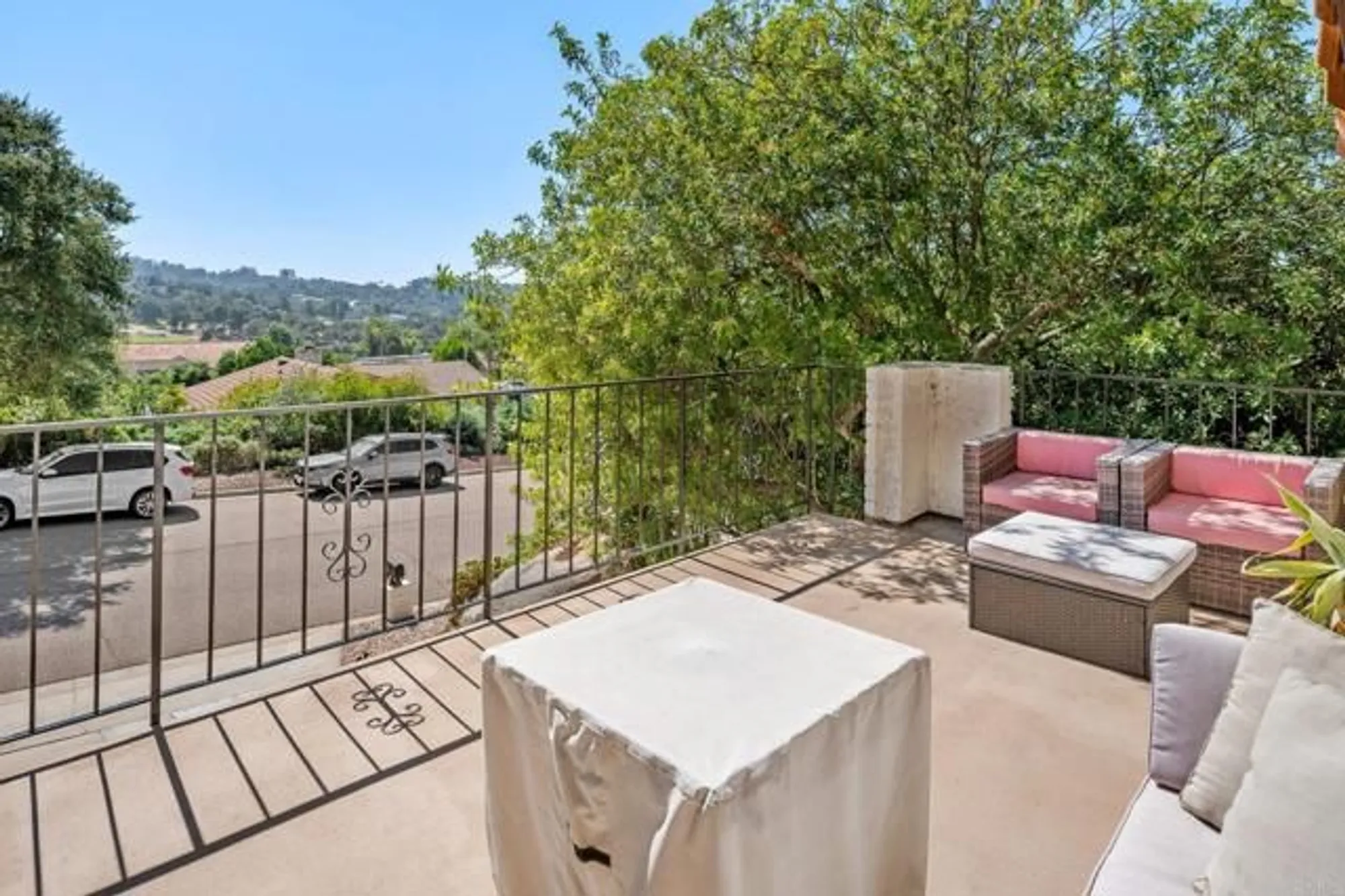 Property Slideshow image 22 of 53 | 10512 moon view way, Escondido, CA, 92026