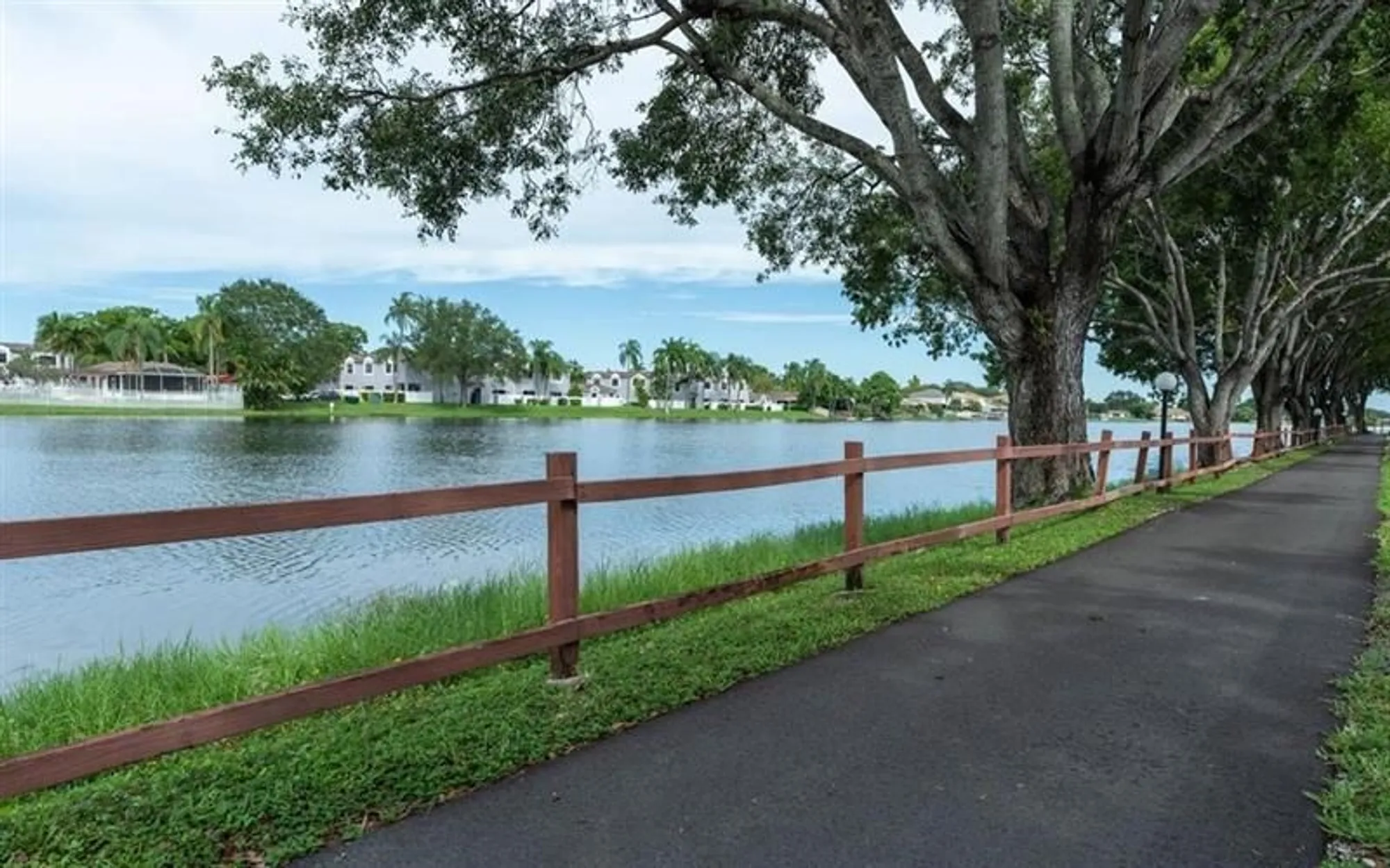 Property Slideshow image 33 of 60 | 900 colony point cir 407, Pembroke Pines, FL, 33026