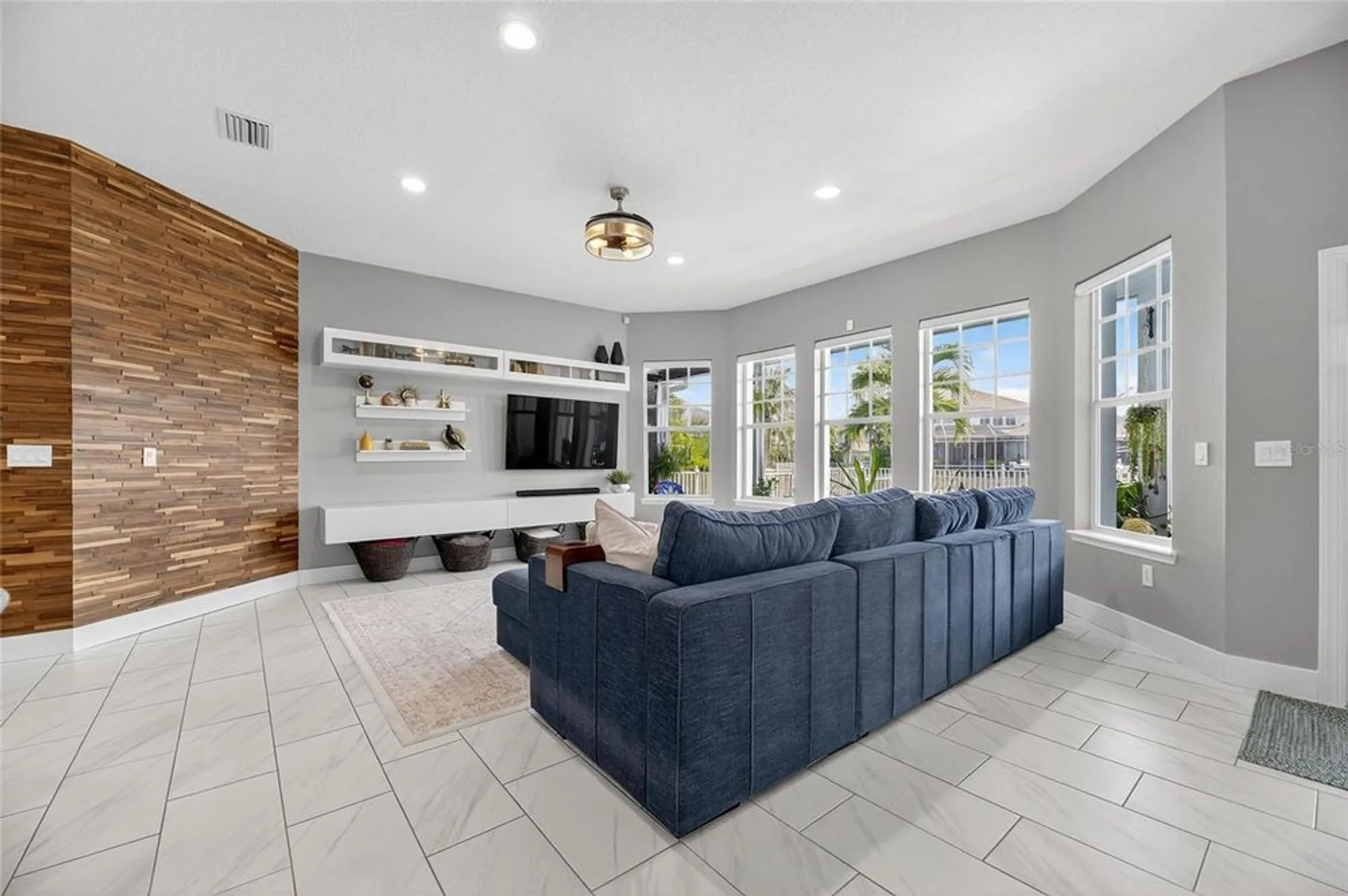 Property Slideshow image 18 of 66 | 526 islebay dr, Apollo Beach, FL, 33572