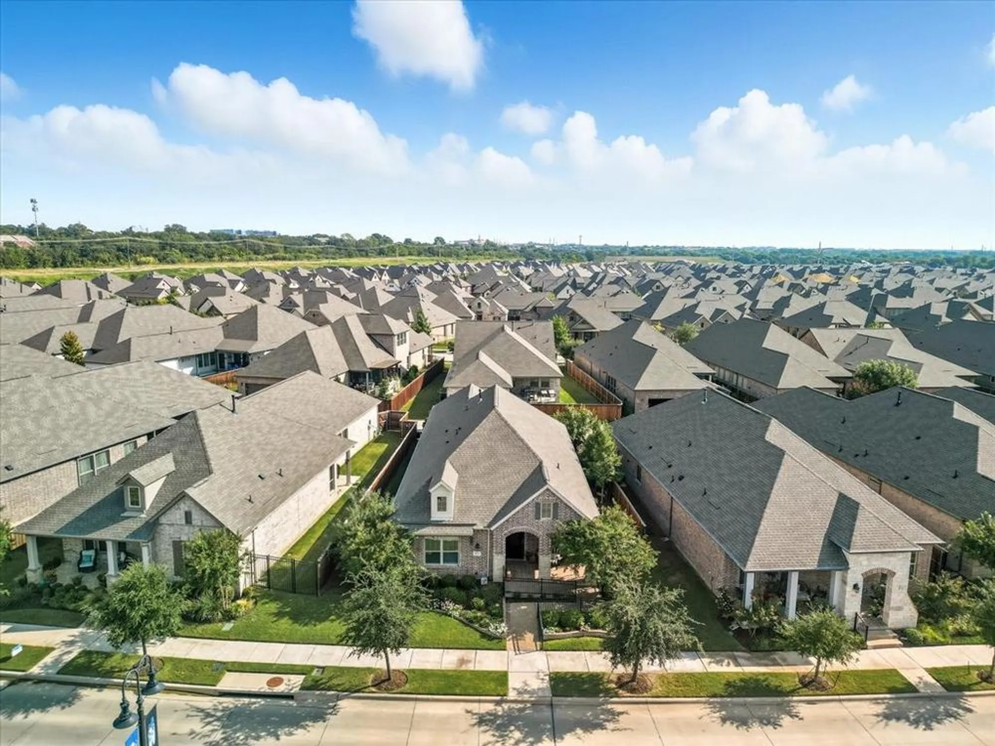 Property Slideshow image 36 of 40 | 4815 beaver creek dr, Arlington, TX, 76005