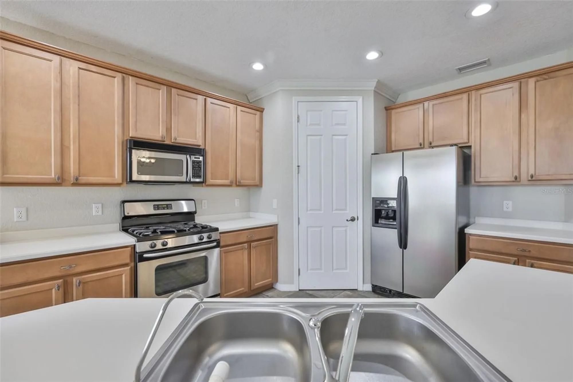 Property Slideshow image 20 of 53 | 1324 emerald dunes dr, Sun City Center, FL, 33573