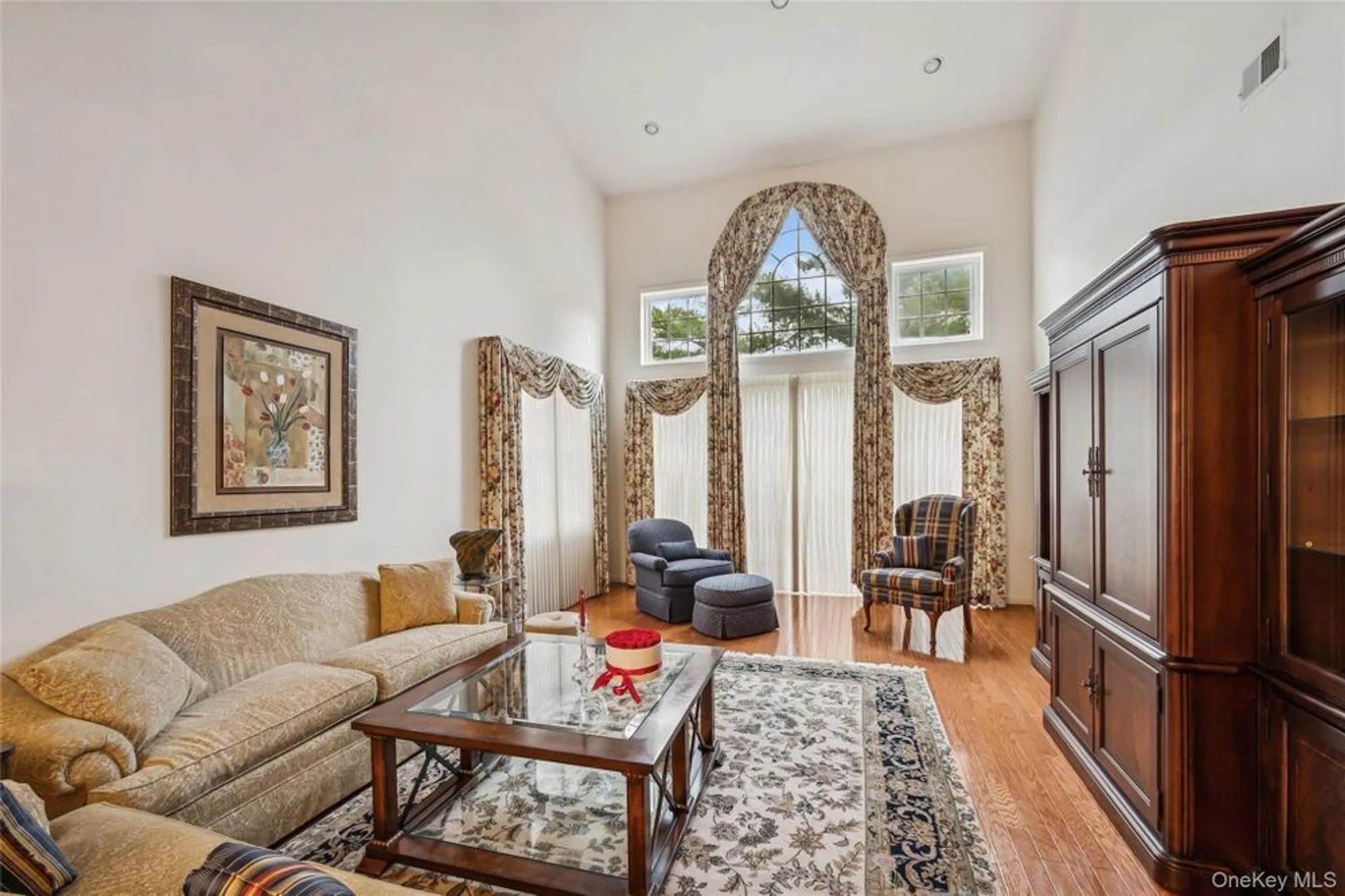 Property Slideshow image 8 of 20 | 652 balfour pl, Melville, NY, 11747