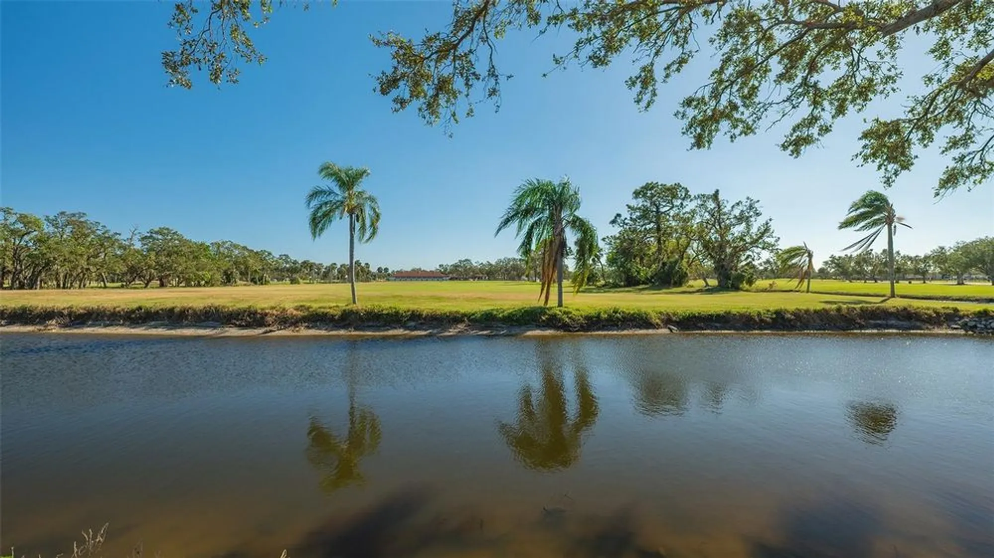Property Slideshow image 48 of 95 | 7320 golf pointe cir, Sarasota, FL, 34243