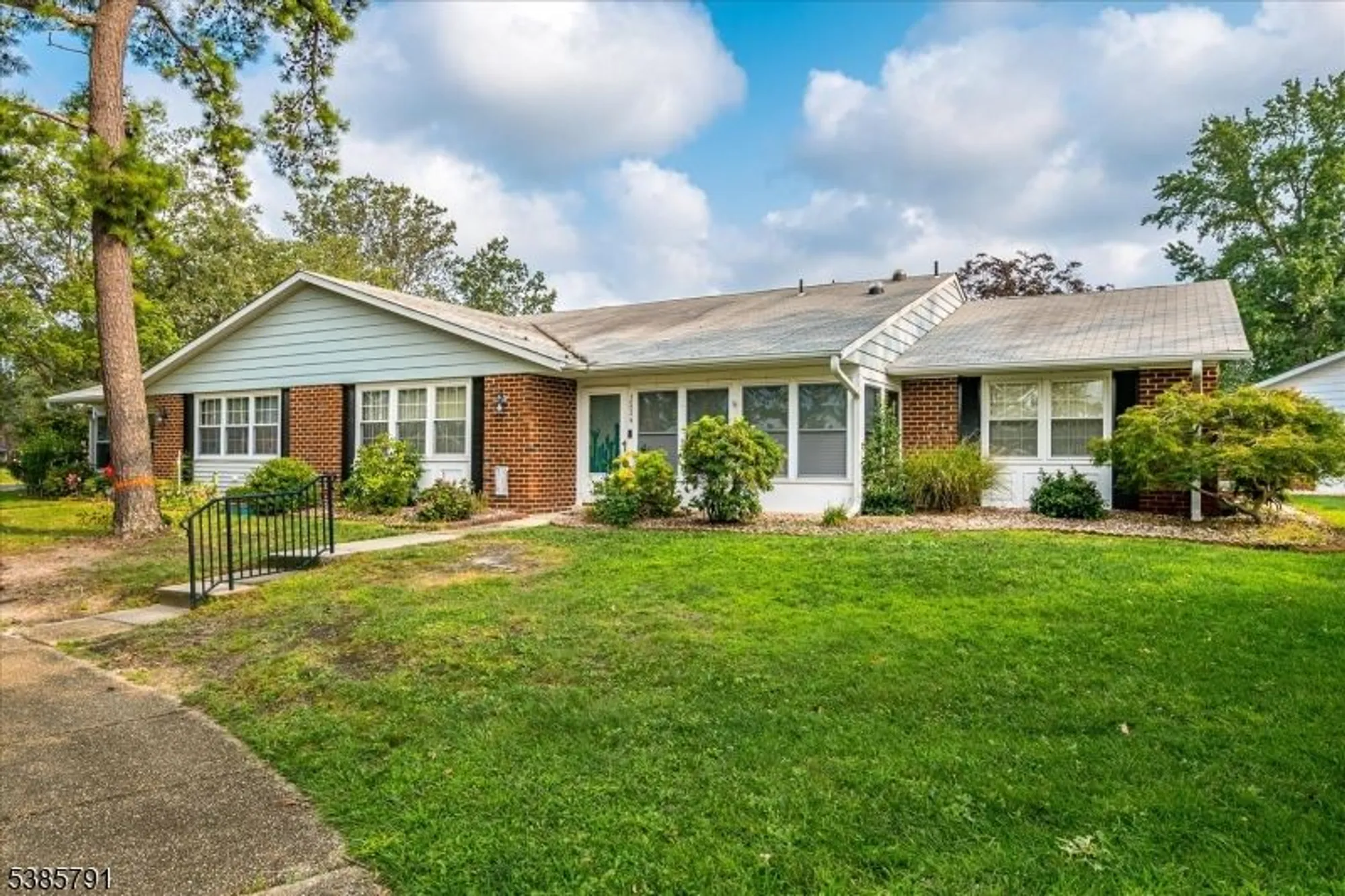 Property Slideshow image 1 of 34 | 1052 shetland dr, Lakewood Twp., NJ, 08701