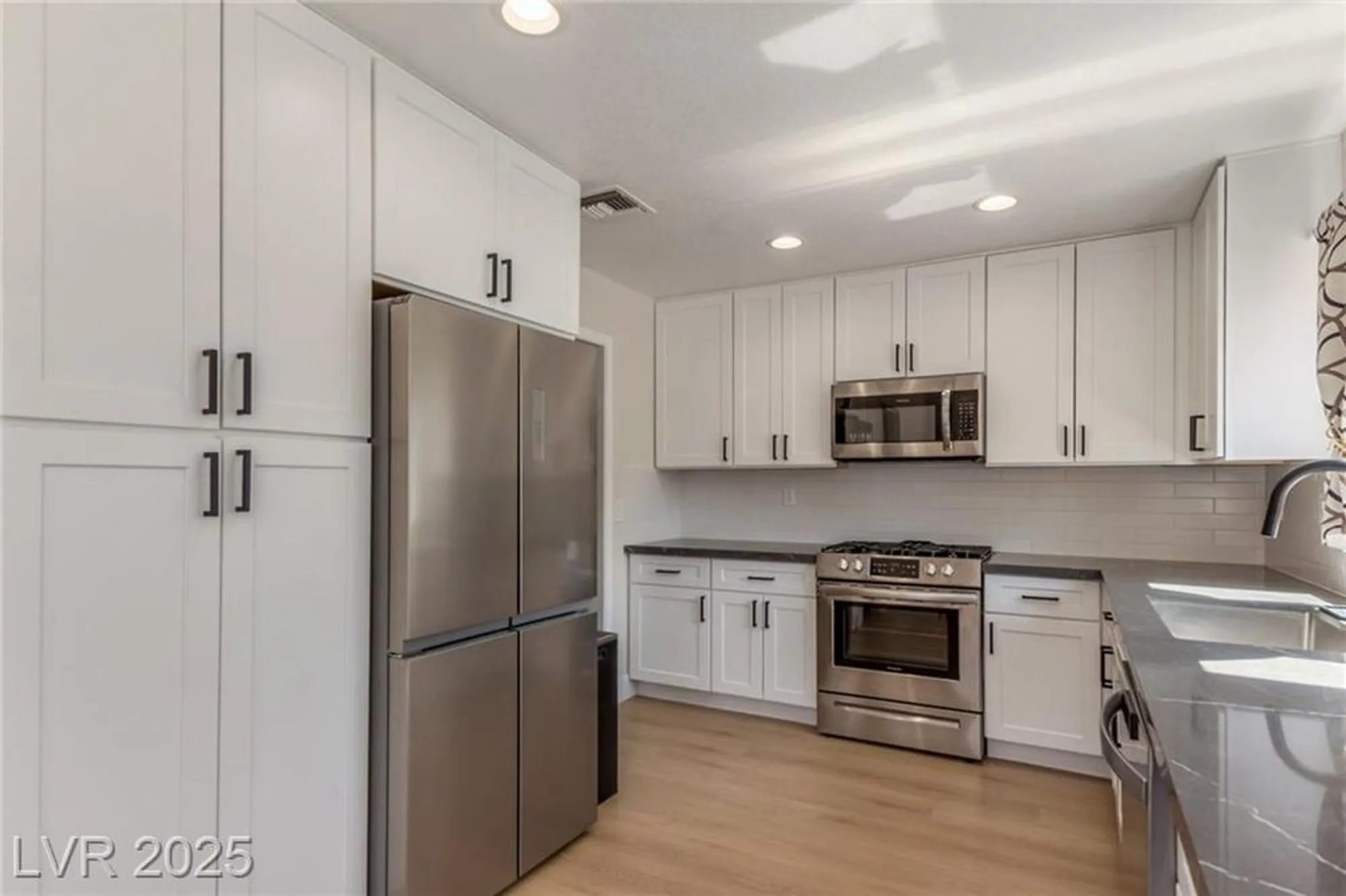 Property Slideshow image 16 of 42 | 8705 villa ridge dr, Las Vegas, NV, 89134