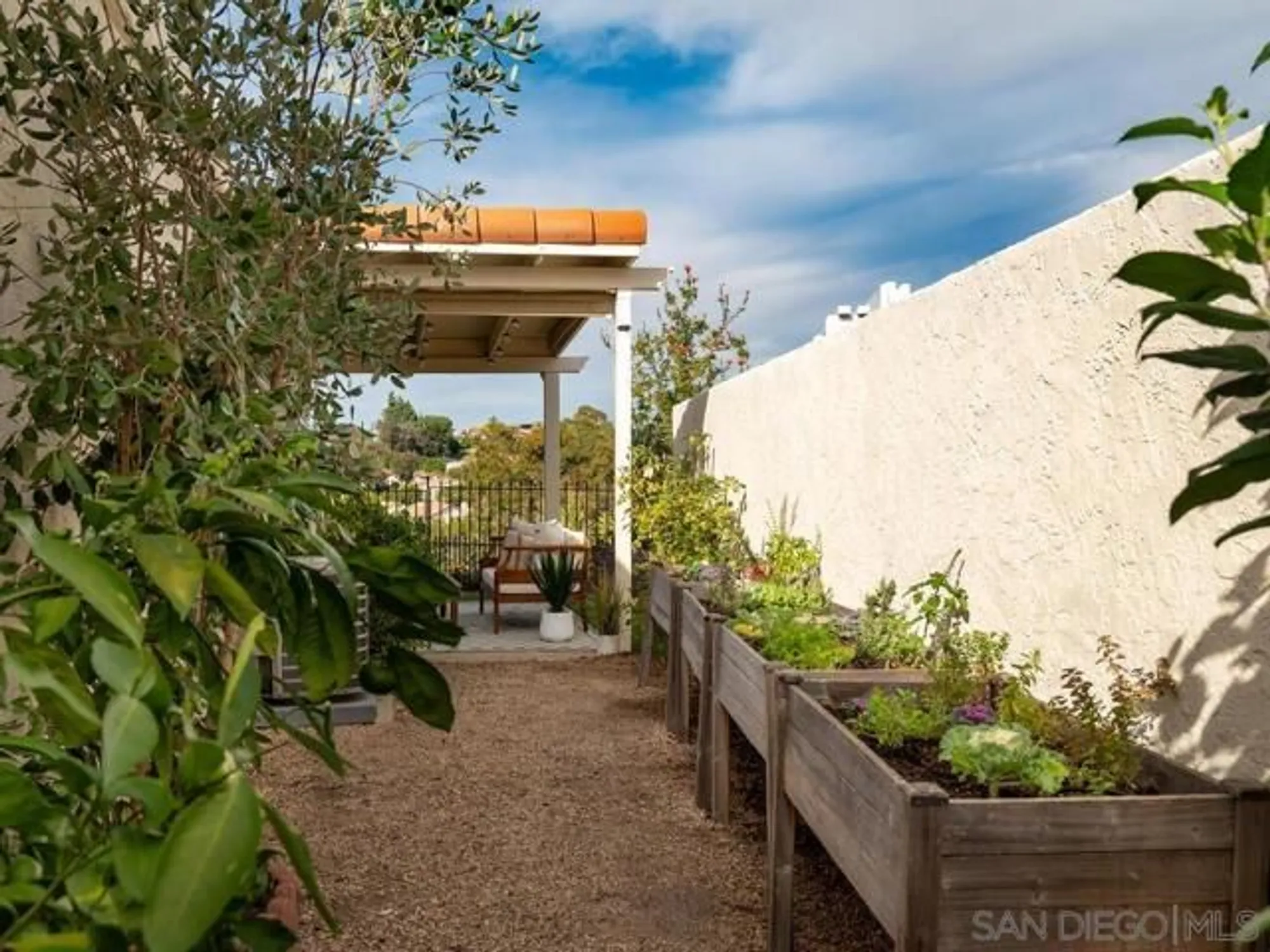 Property Slideshow image 23 of 68 | 12872 circulo dardo, San Diego, CA, 92128